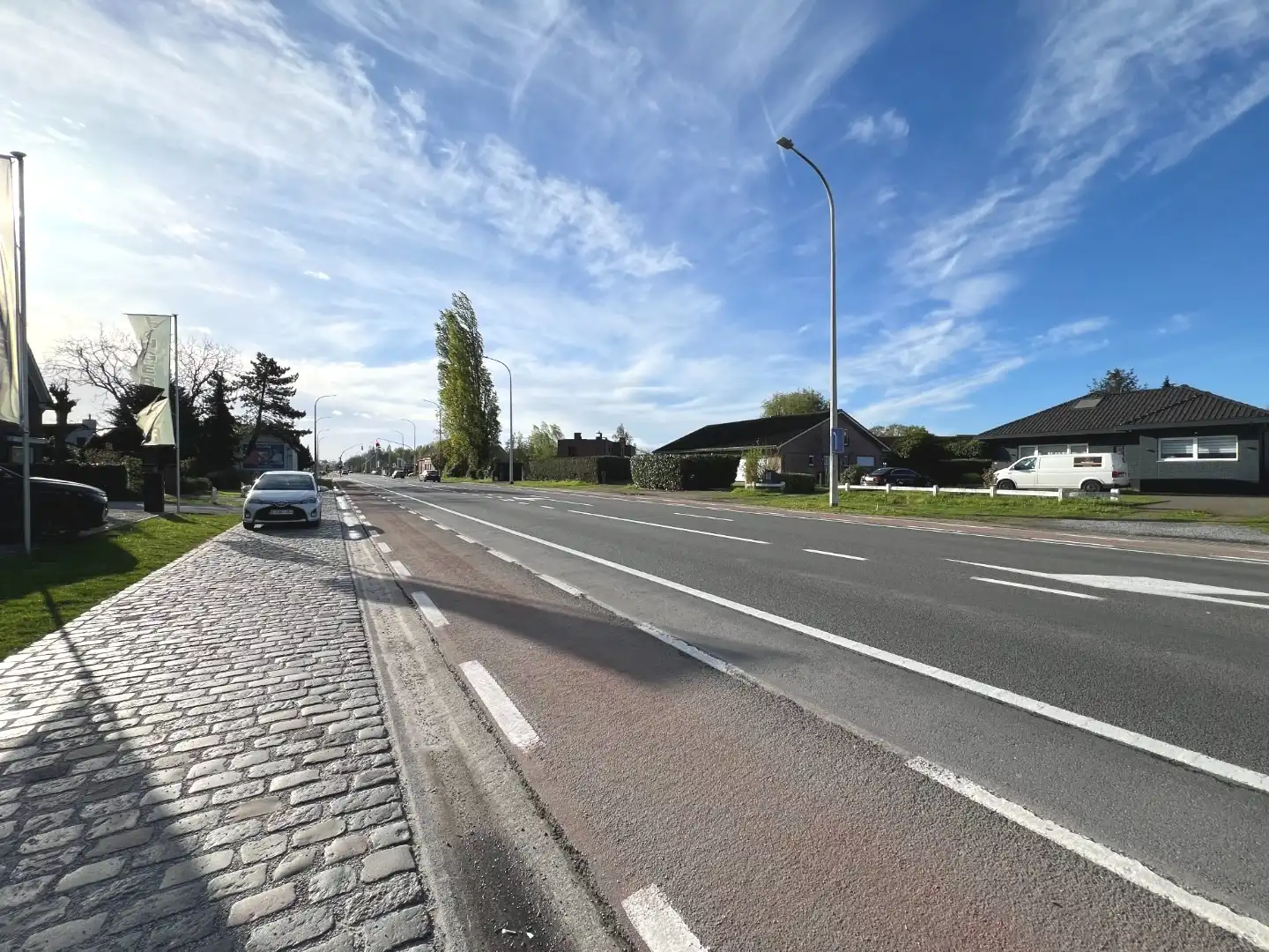 Instapklaar handelspand / praktijkruimte met uitstekende zichtbaarheid te Lievegem foto 13