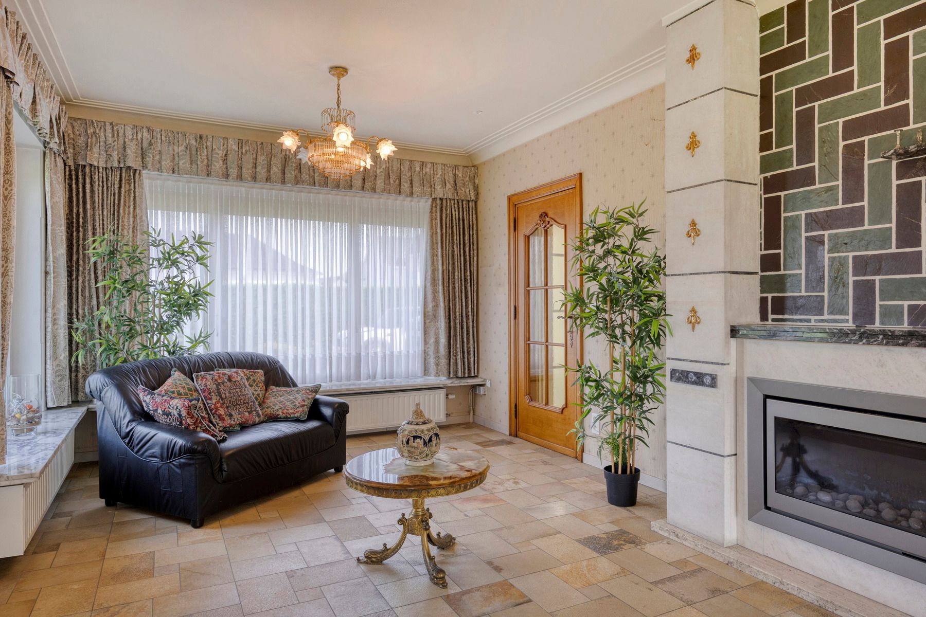 Vrijstaande woning met grote tuin en veel potentieel foto 8