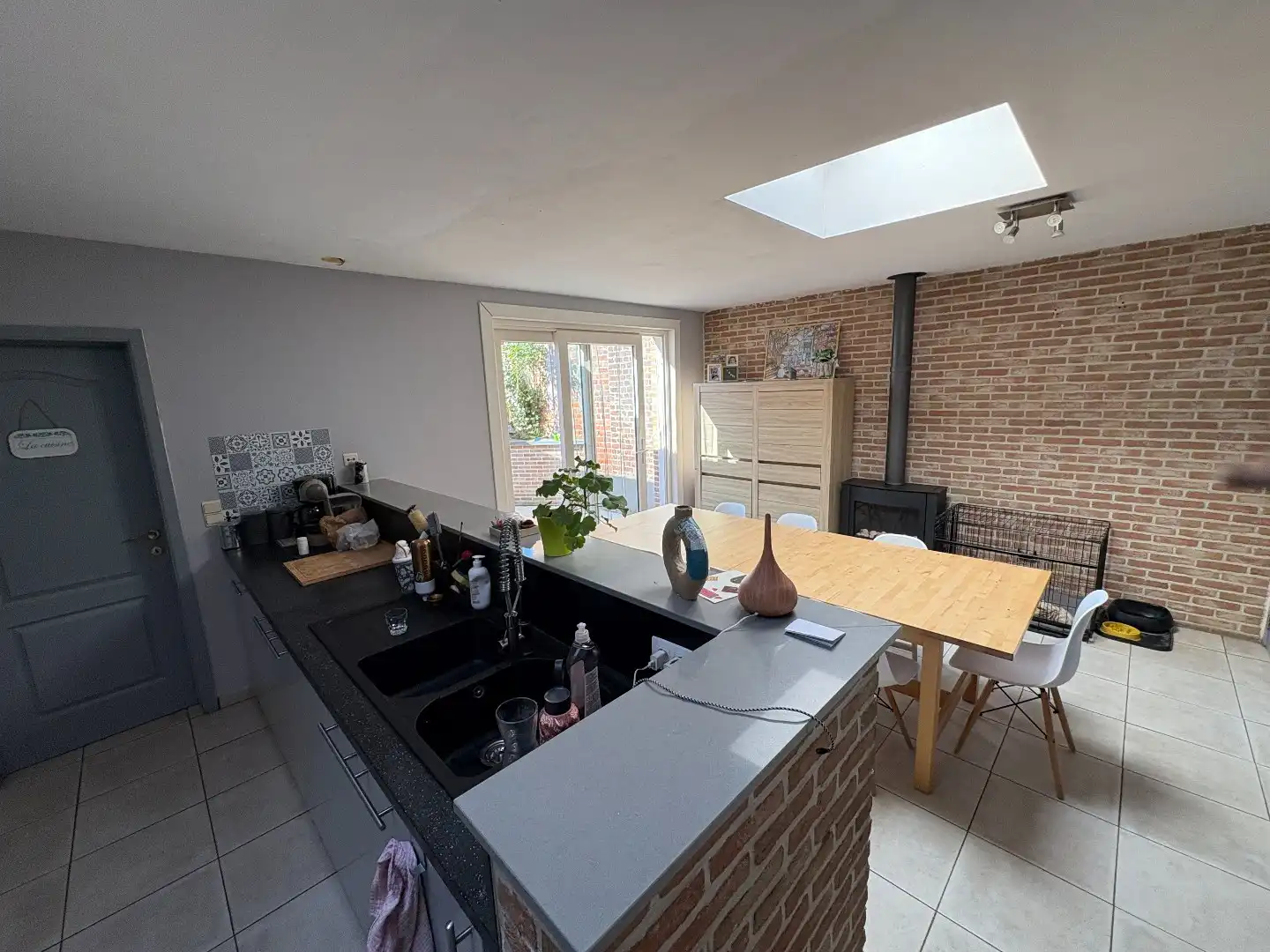 Grote woning met 4 slaapkamers, 2 badkamers en garage! foto 3