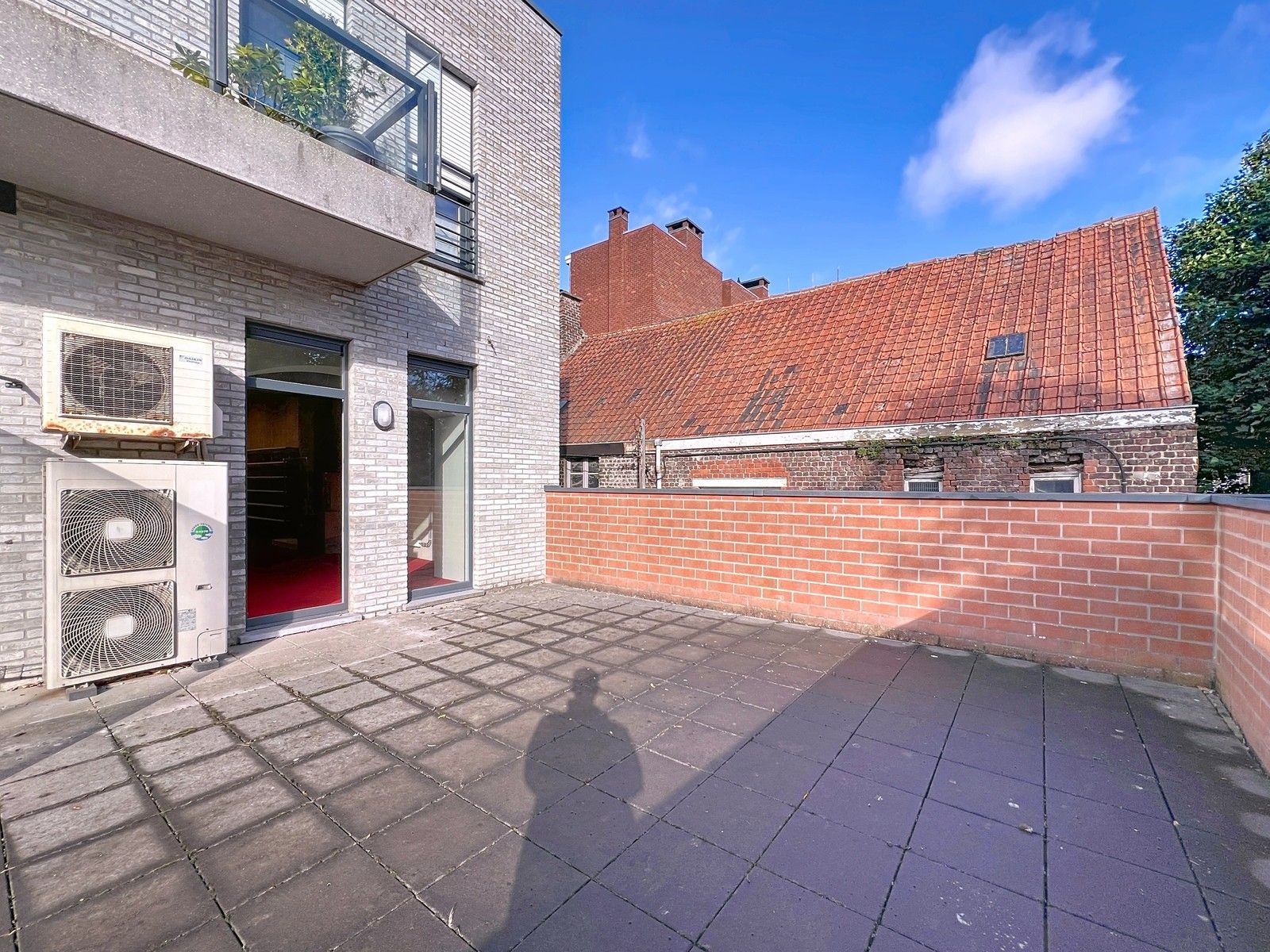 Winkelpand TE HUUR met industriële uitstraling in de Delaerestraat tussen stijlvolle handelszaken. foto 21