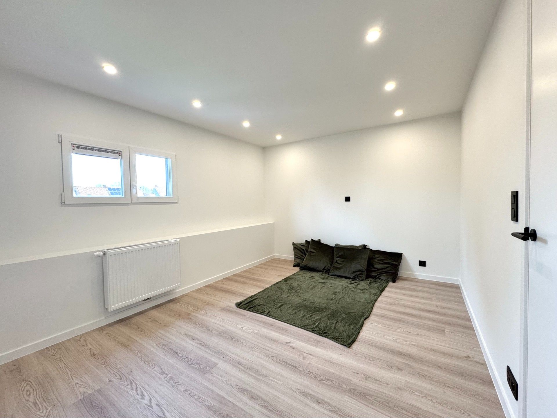 GERENOVEERDE WONING MET GROTE GARAGE foto 24