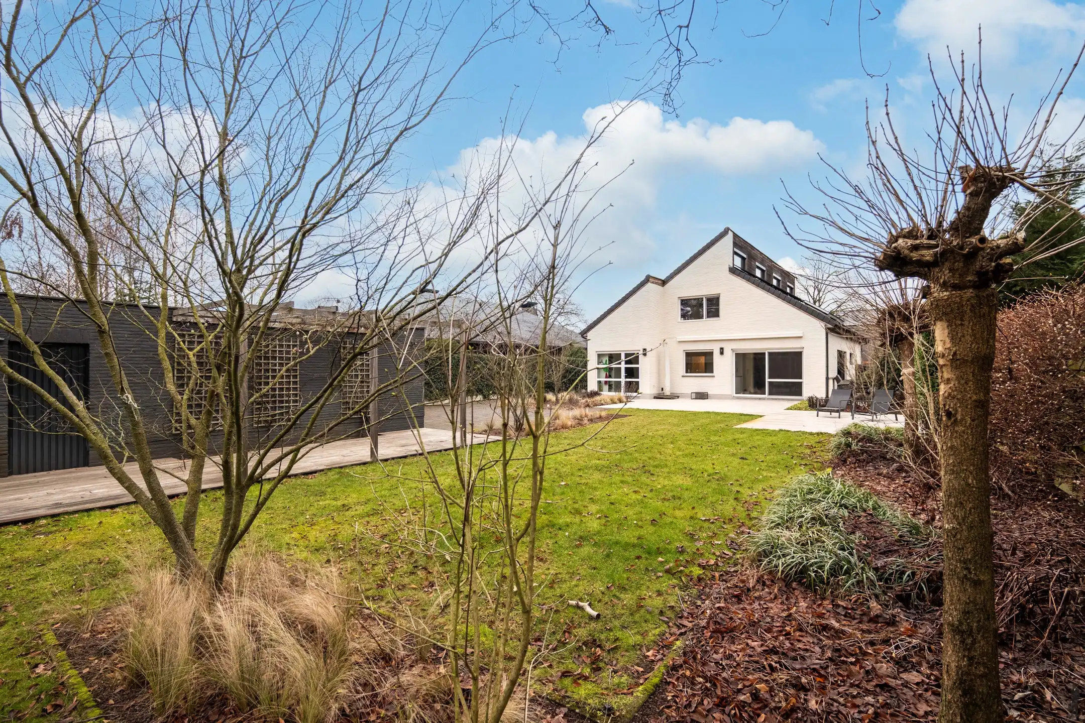 Ruime villa in rustige straat met prachtige zuid-west tuin foto 37