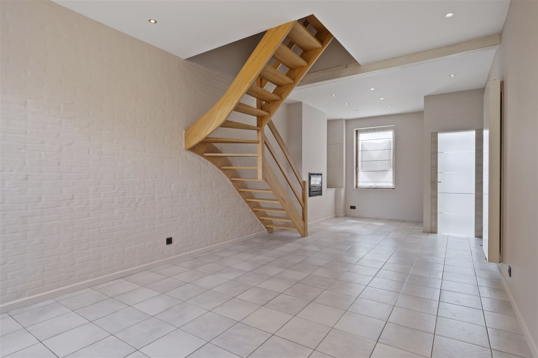 Mooie gerenoveerde woning met 3 slaapkamers en onderhoudsvriendelijke tuin foto 8