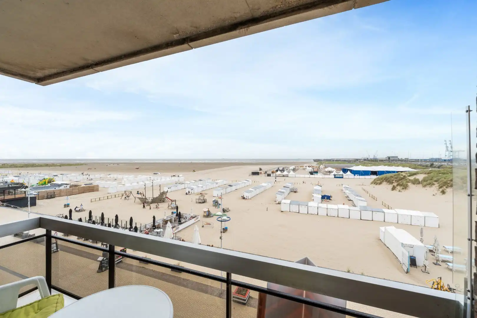 Ruim appartement met 2 slaapkamer op de Zeedijk foto 3