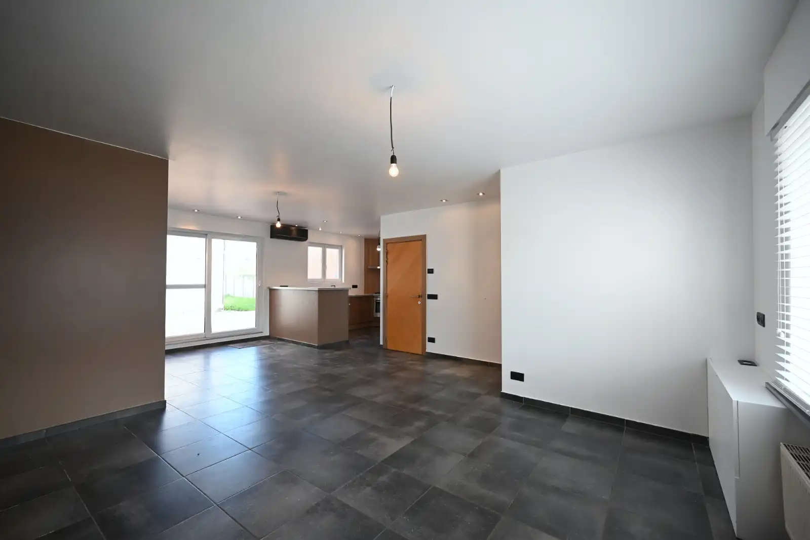 Ruime gezinswoning met 3 slaapkamers, tuin en groot terras! foto 6