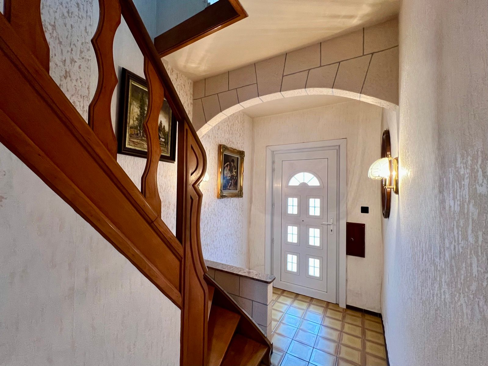 Solide woning met gunstige ligging foto 12