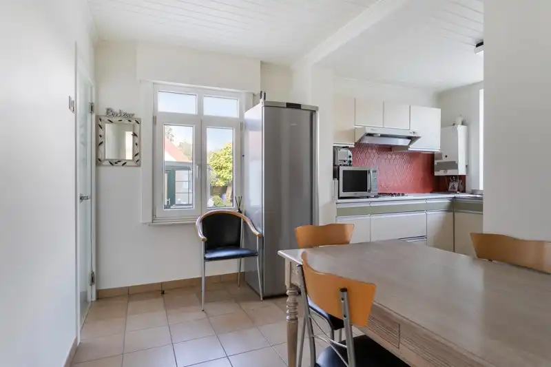 🏡 Uniek en authentiek pand vol karakter en mogelijkheden. Ruime woning, multifunctionele bijgebouwen en een charmante, omsloten tuin. foto 6