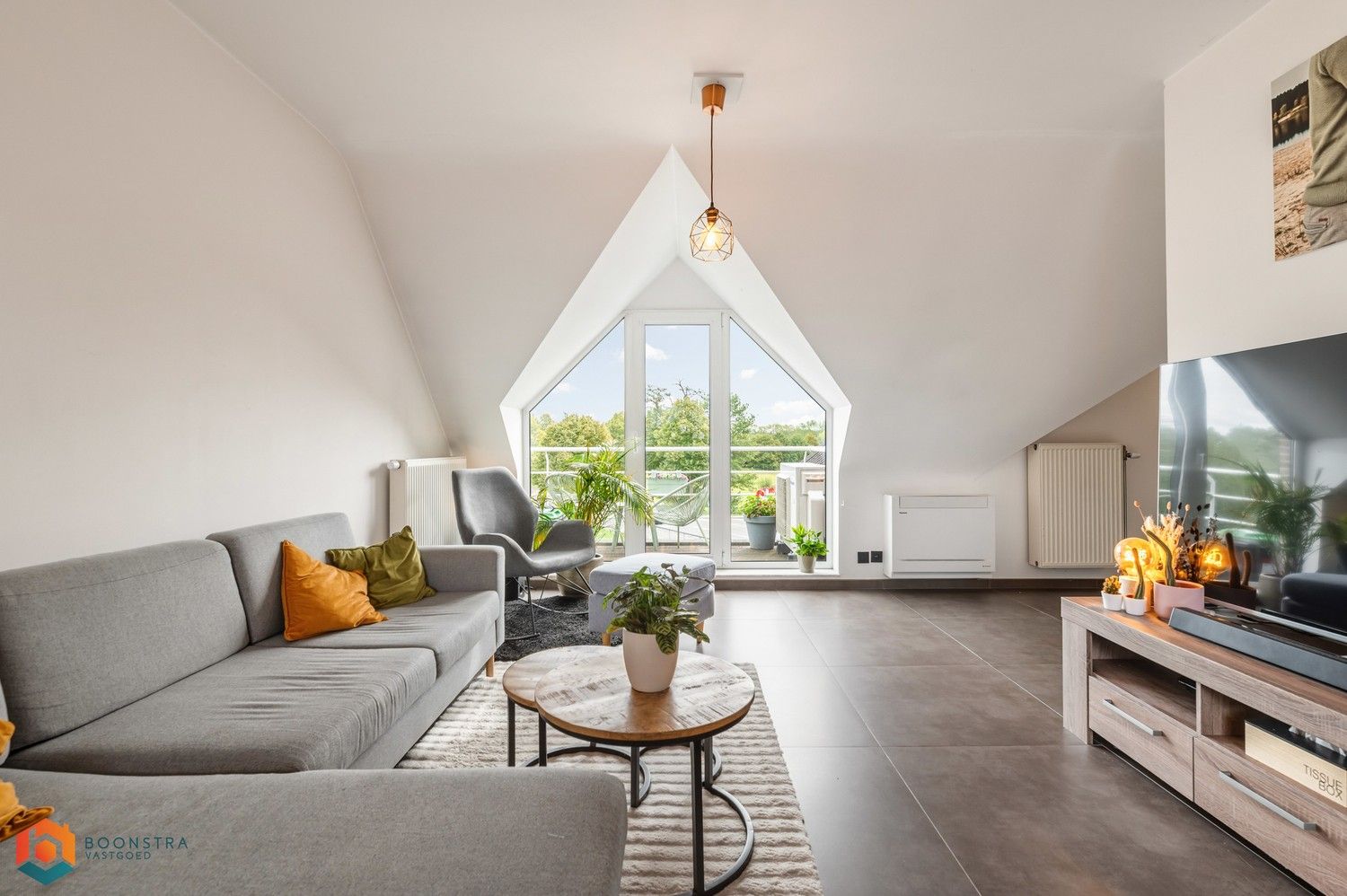 Energiezuinig duplex appartement met 2 slpkrs, terras, zonnepanelen en airco foto 6