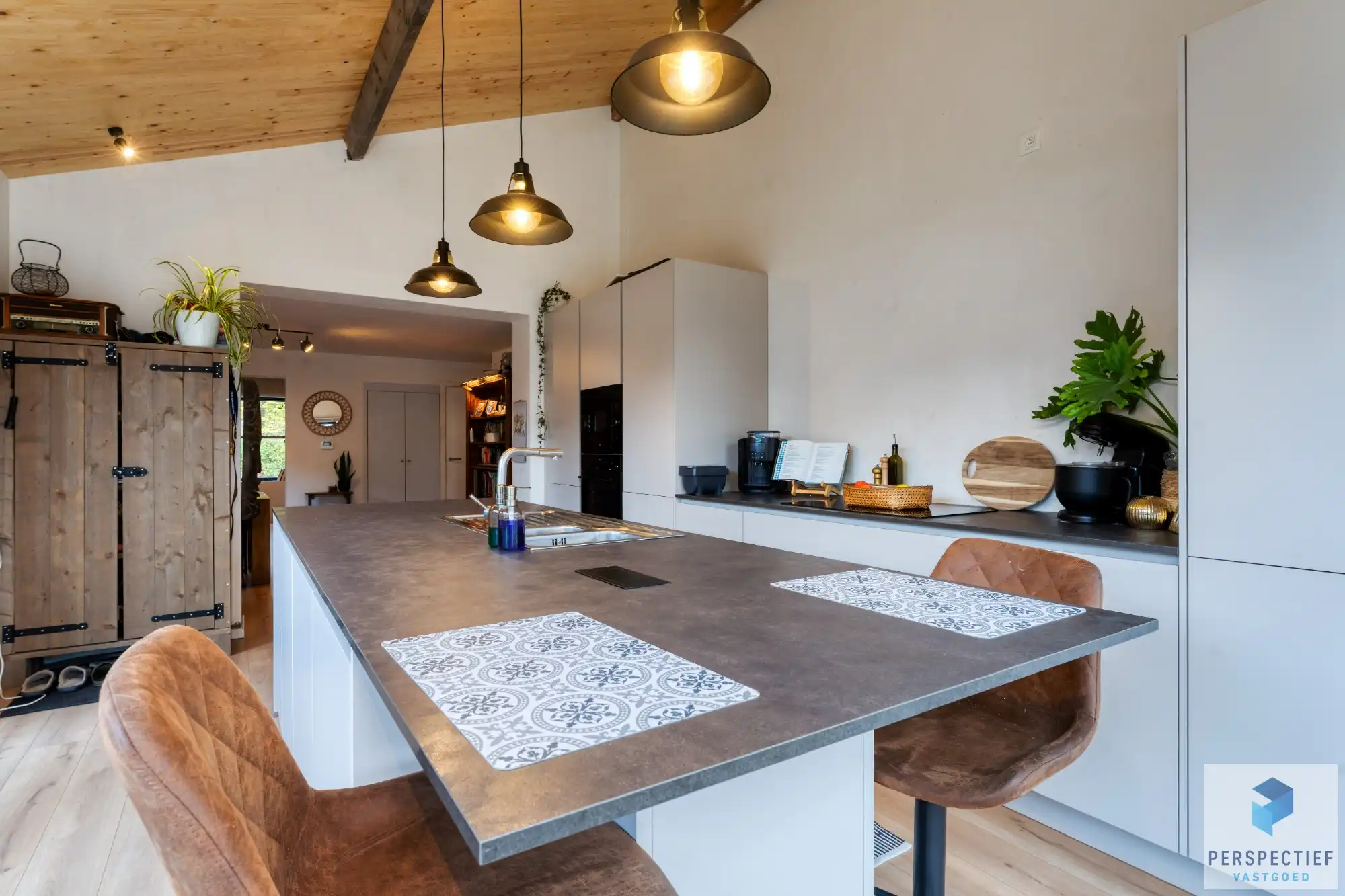 Uiterst GOED gelegen VERNIEUWDE woning met GROTE tuin foto 13