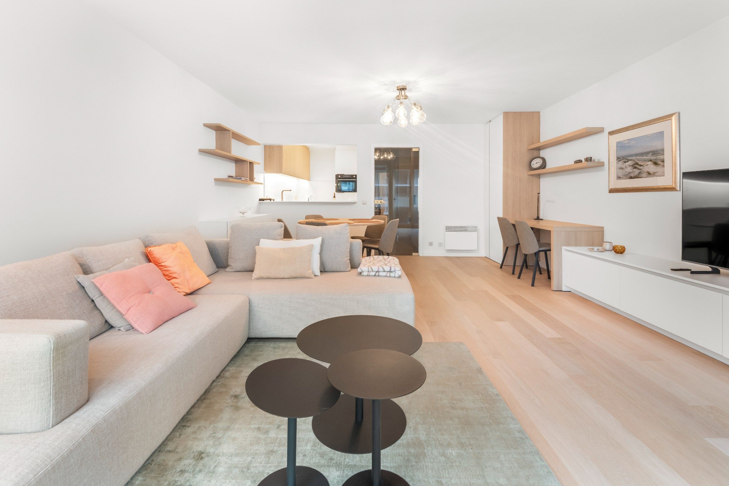 Goed gelegen appartement met zijdelings ZEEzicht dichtbij het Driehoeksplein. Parking te koop op het gelijkvloers. foto 4