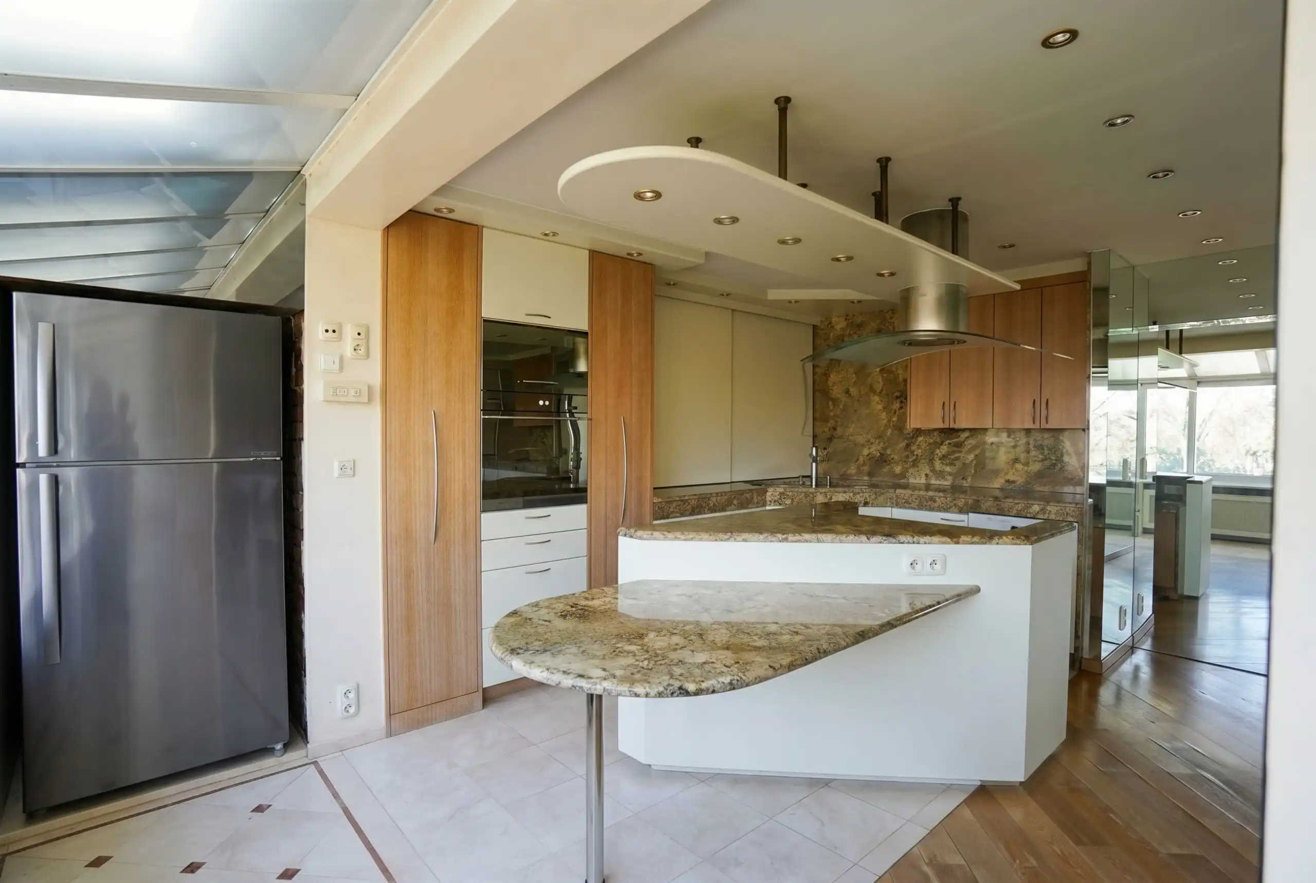 Elegant dakappartement met groot terras en garage! foto 11