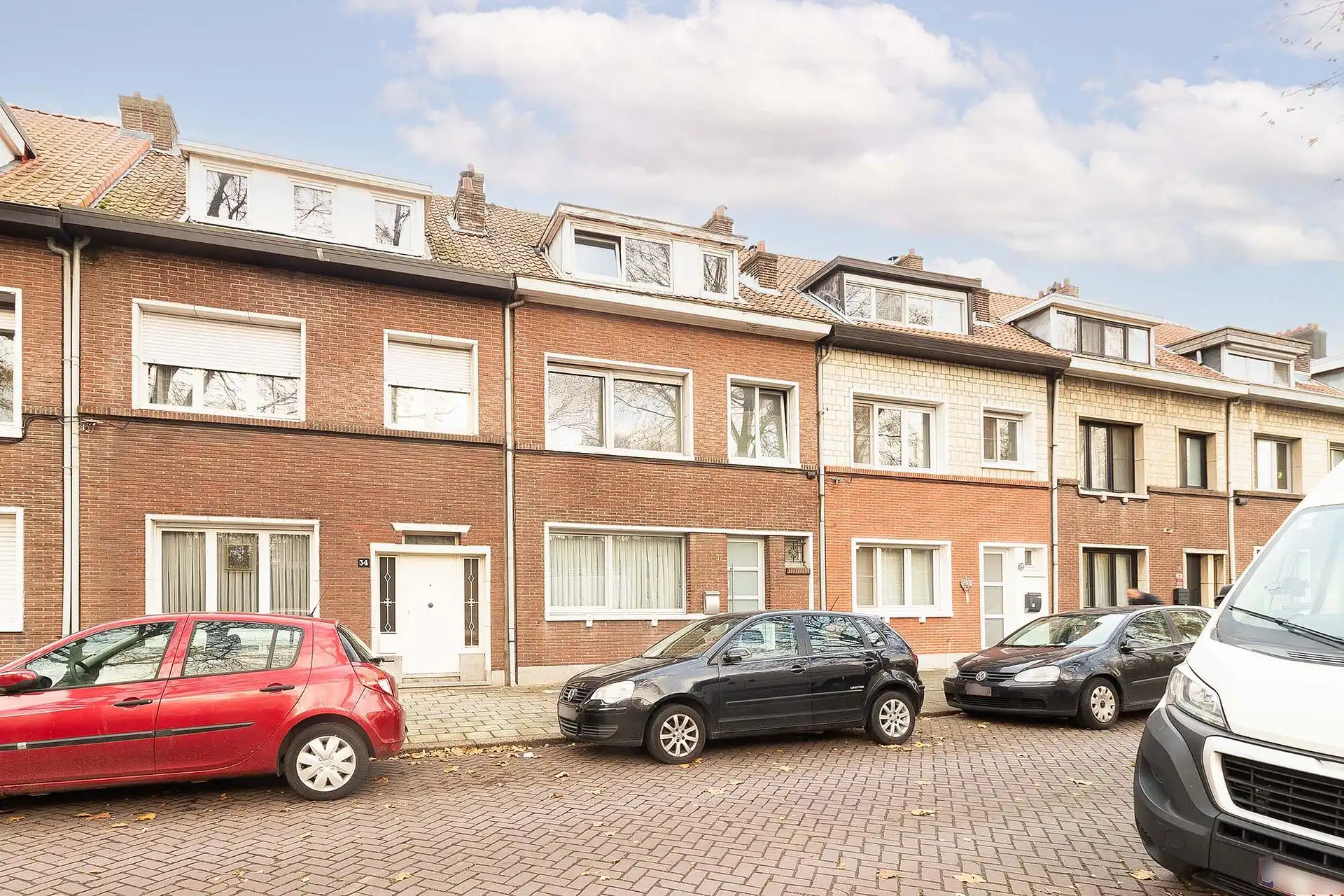 Ruime rijwoning met vijf slaapkamers en tuin foto 15