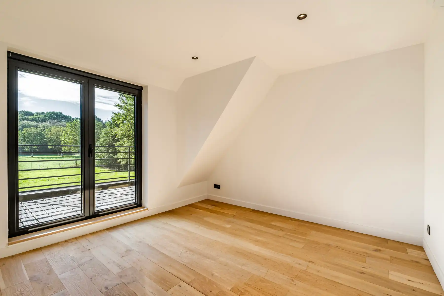 Gerenoveerde villa in een groene omgeving nabij alle invalswegen foto 15