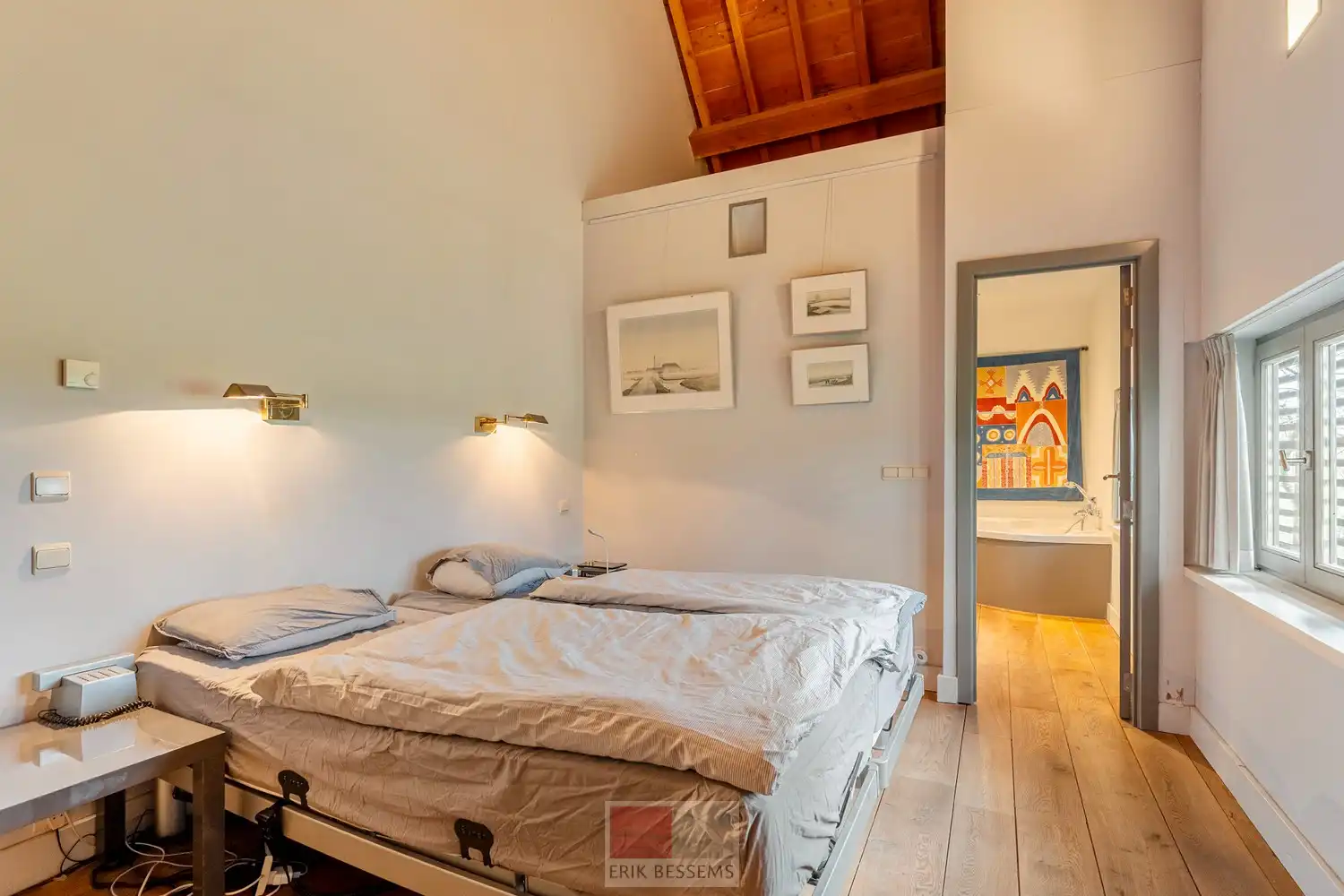 Een zeer karaktervol woonerf van maar liefst 3996 m² met bijzondere uitstraling, bestaande uit een prachtige hoofdwoning (voormalige schuur en stallen) en een charmant vakwerkhuis. foto 25