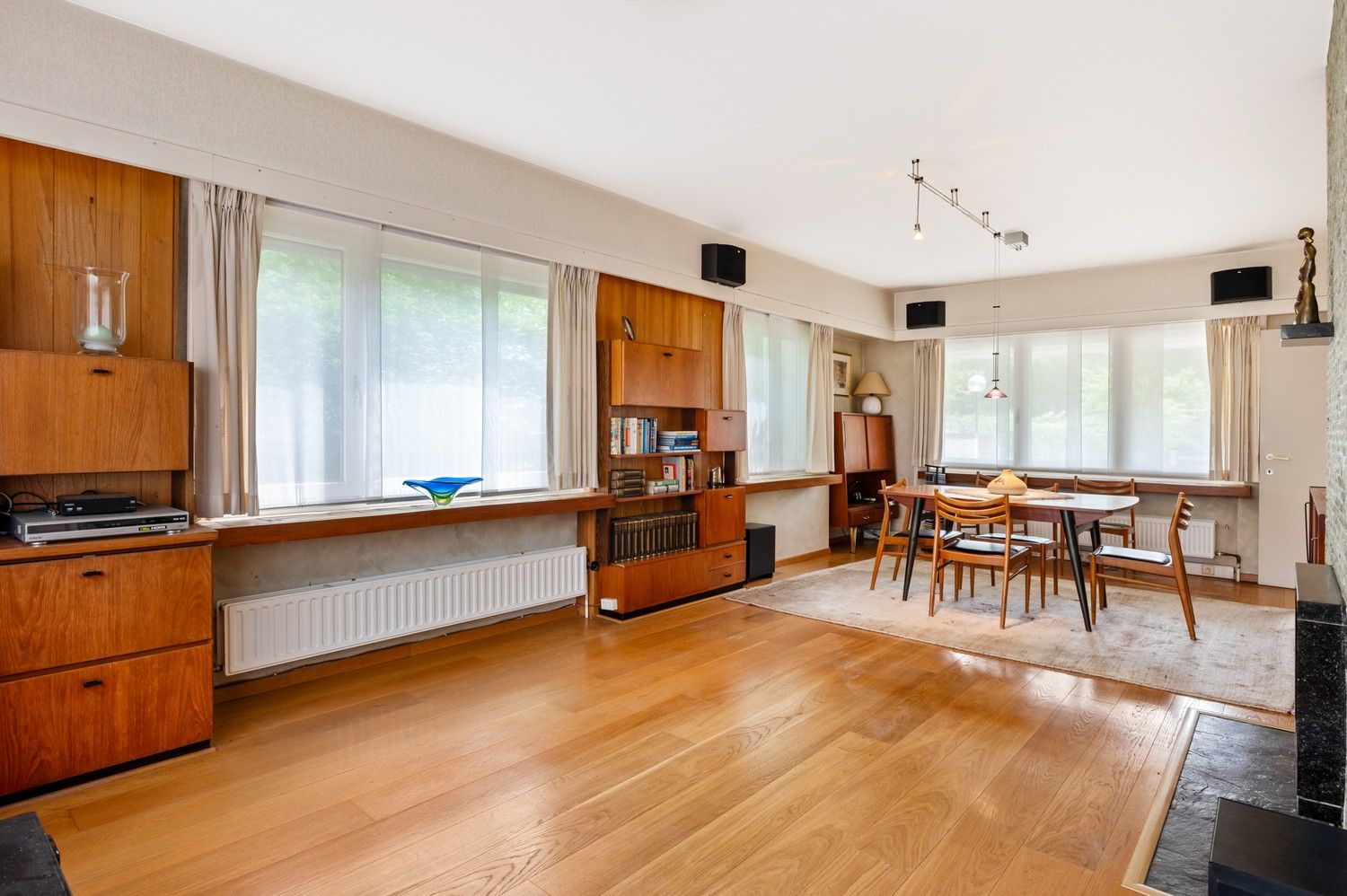 Ruime gezinswoning met 4 slaapkamers en royale tuin op toplocatie in Kapellen foto 3