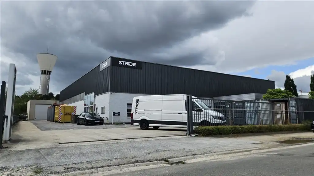 Magazijn met kantoren op toplocatie in Zwijnaarde foto 2