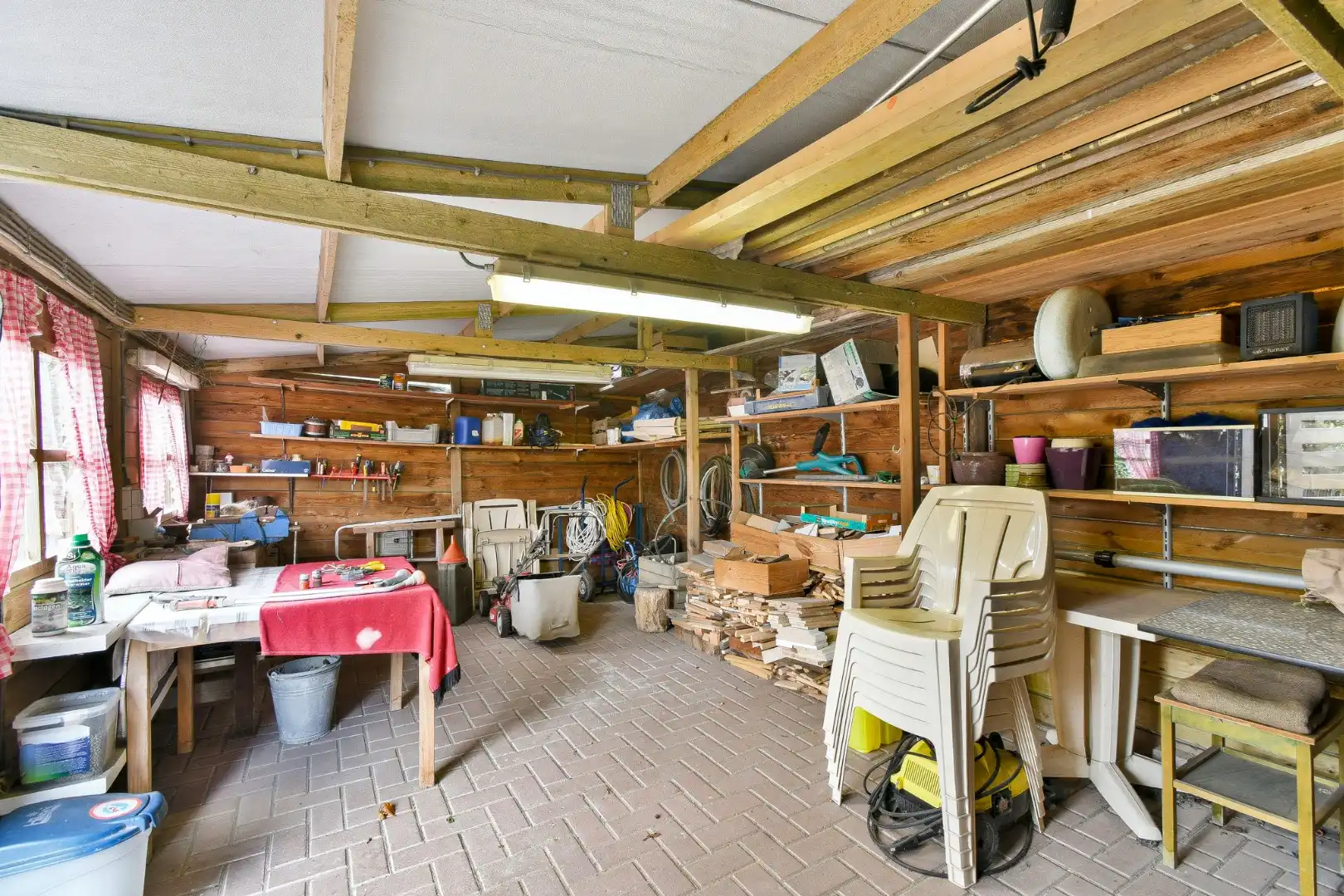 Alleenstaande villa op ruim perceel van 854 m2 in rustige woonwijk te Gistel foto 30