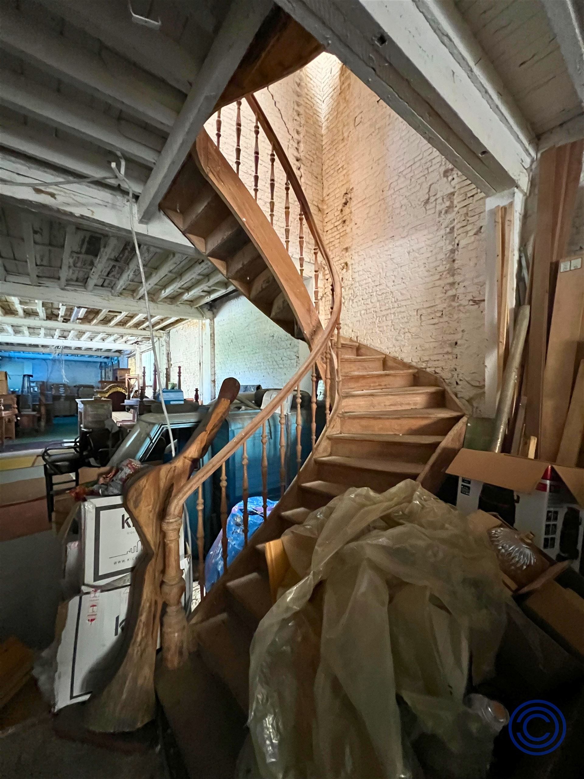 Uniek gebouw met enorm potentieel! foto 9