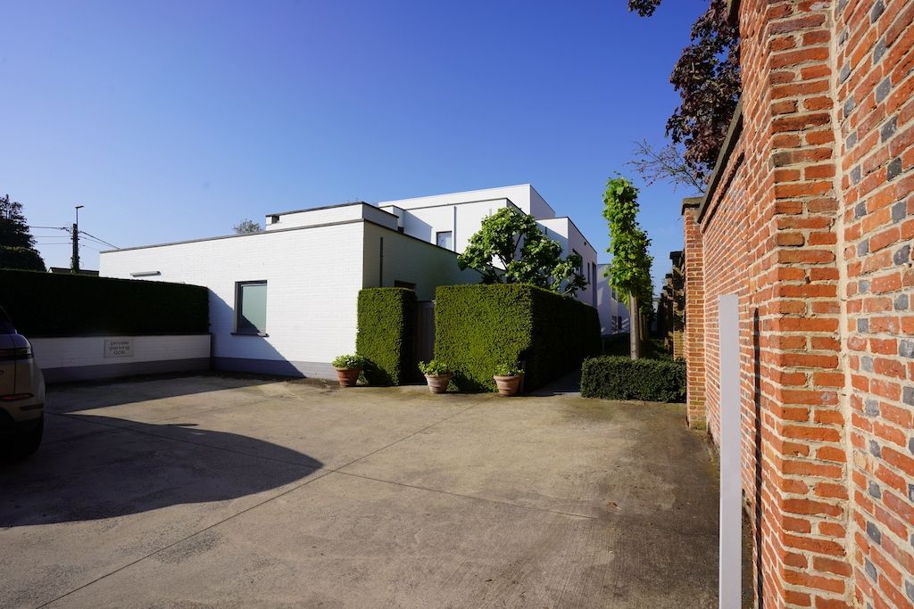 Waardevol en residentieel villa appartement van 140 m²  nabij de Meiweg! foto {{pictureIndex}}