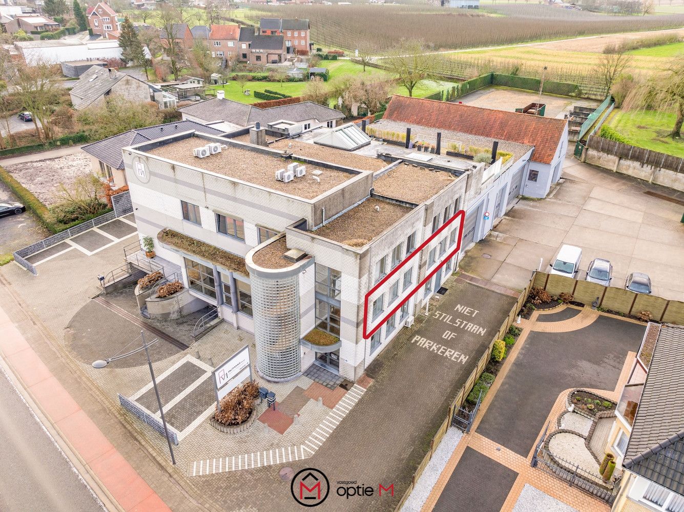 Gebouw met 3 appartementen, 2 kantoren & werkplaats in Bilzen foto 3