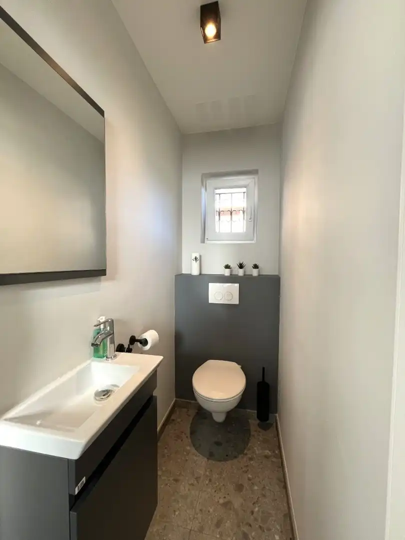 Izegem - Volledig gerenoveerde open bebouwing met zonnige tuin foto 10