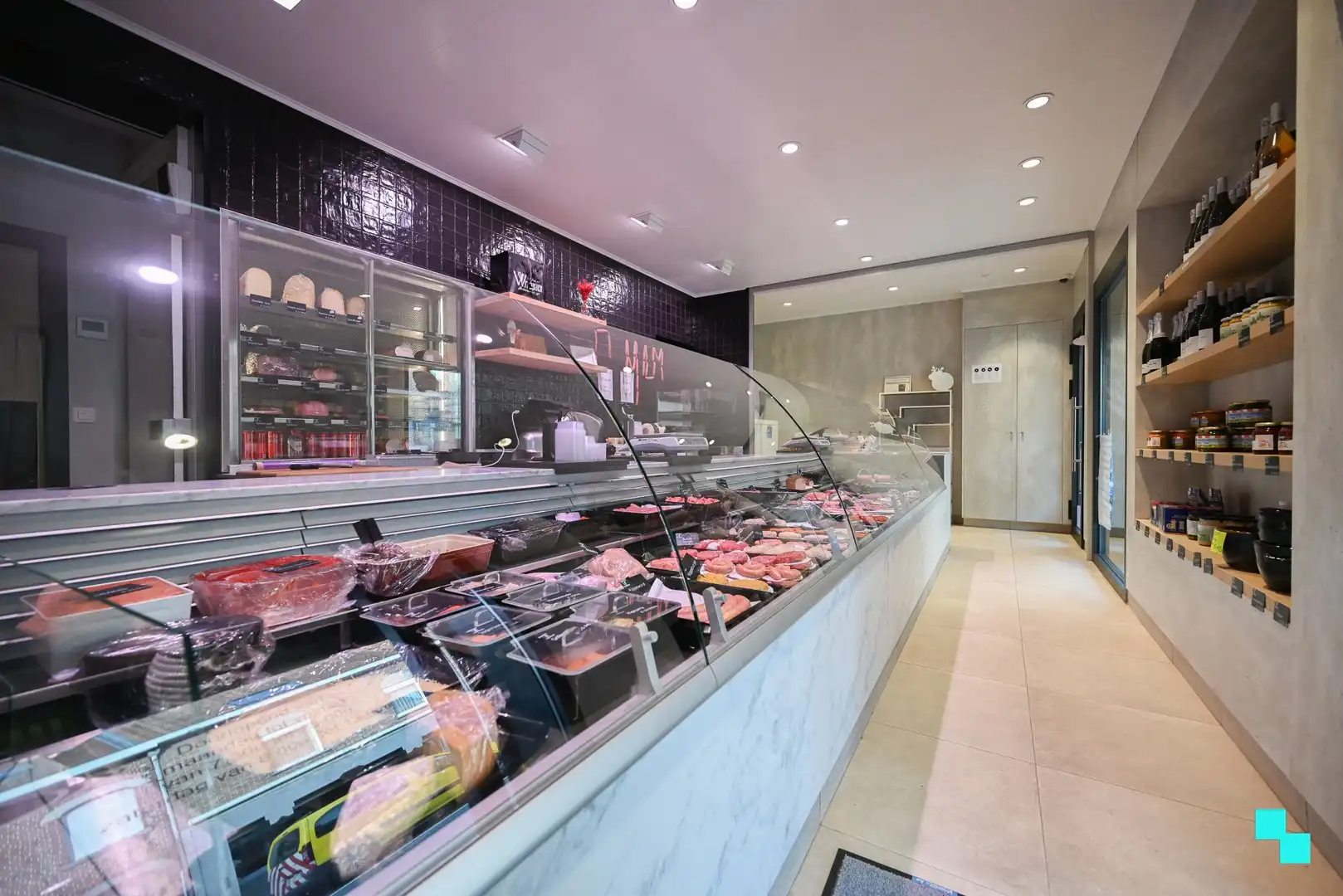 Instapklare slagerij met woonst te Sint-Eloois-Winkel (Ledegem) foto 5