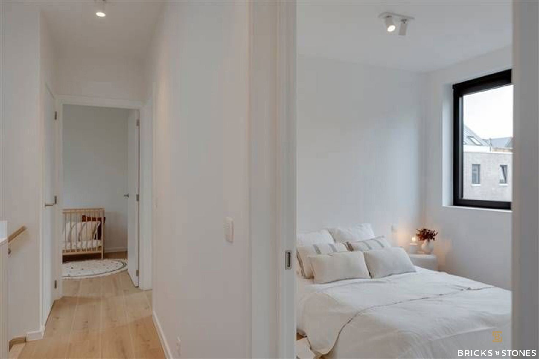 Nieuwbouwwoning met 4 slaapkamers en zonnige tuin foto 5