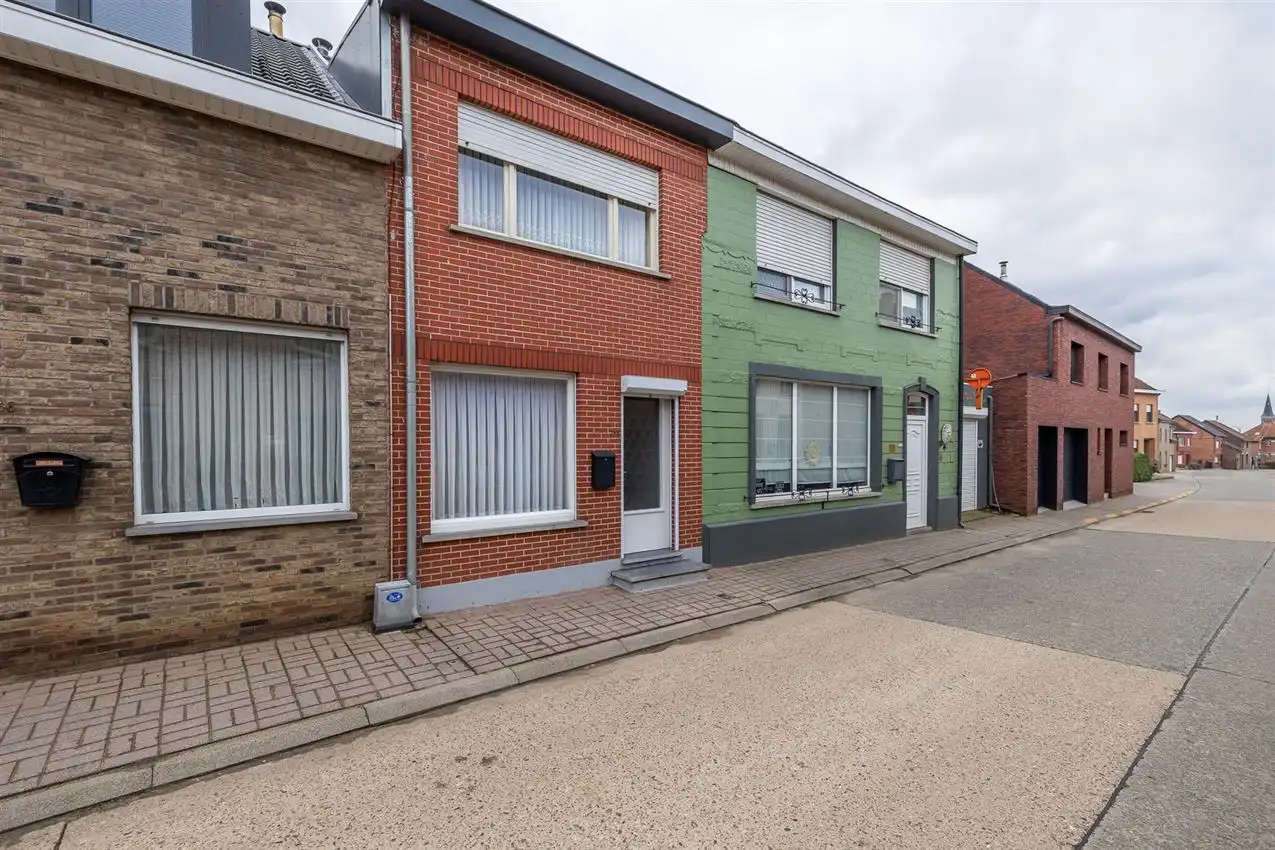 Hoofdfoto van de publicatie: Op te frissen rijwoning, ideaal voor starters