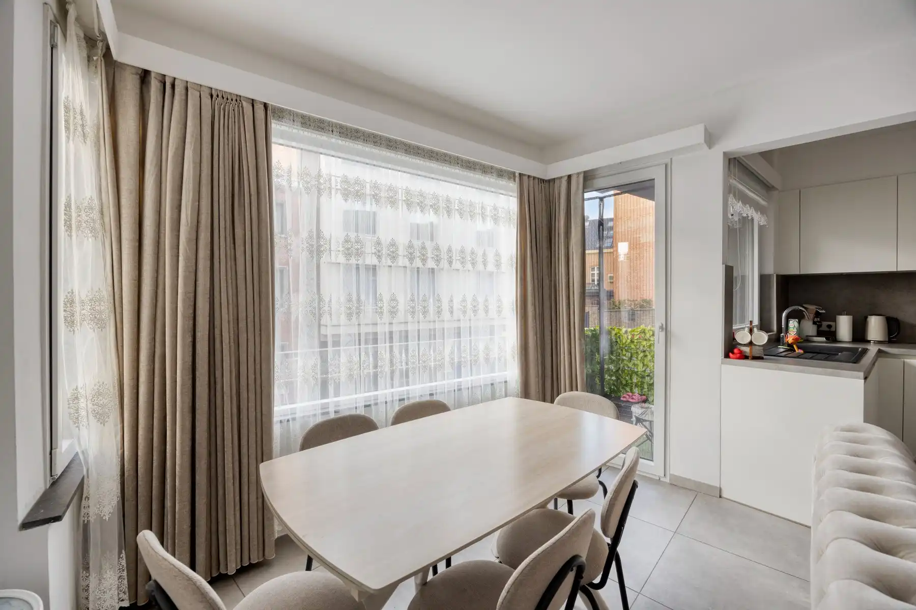 Volledig gerenoveerd appartement in kleine residentie foto 6