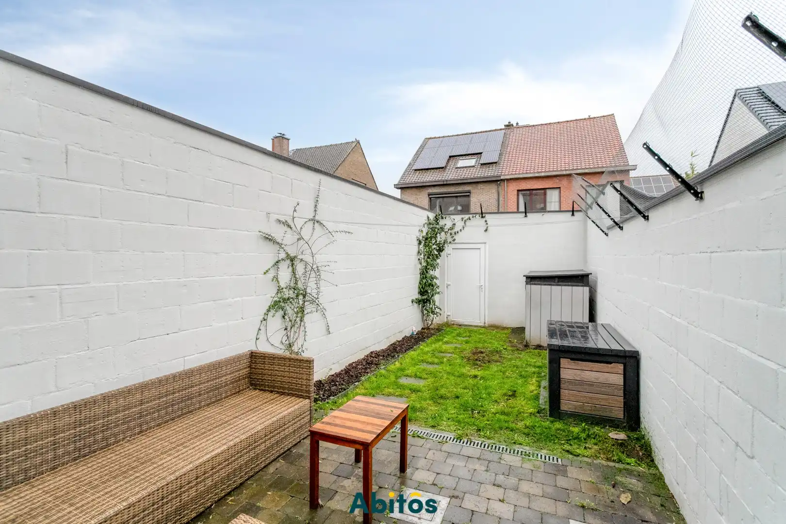Instapklare woning met tuin op toplocatie in Mariakerke foto 14