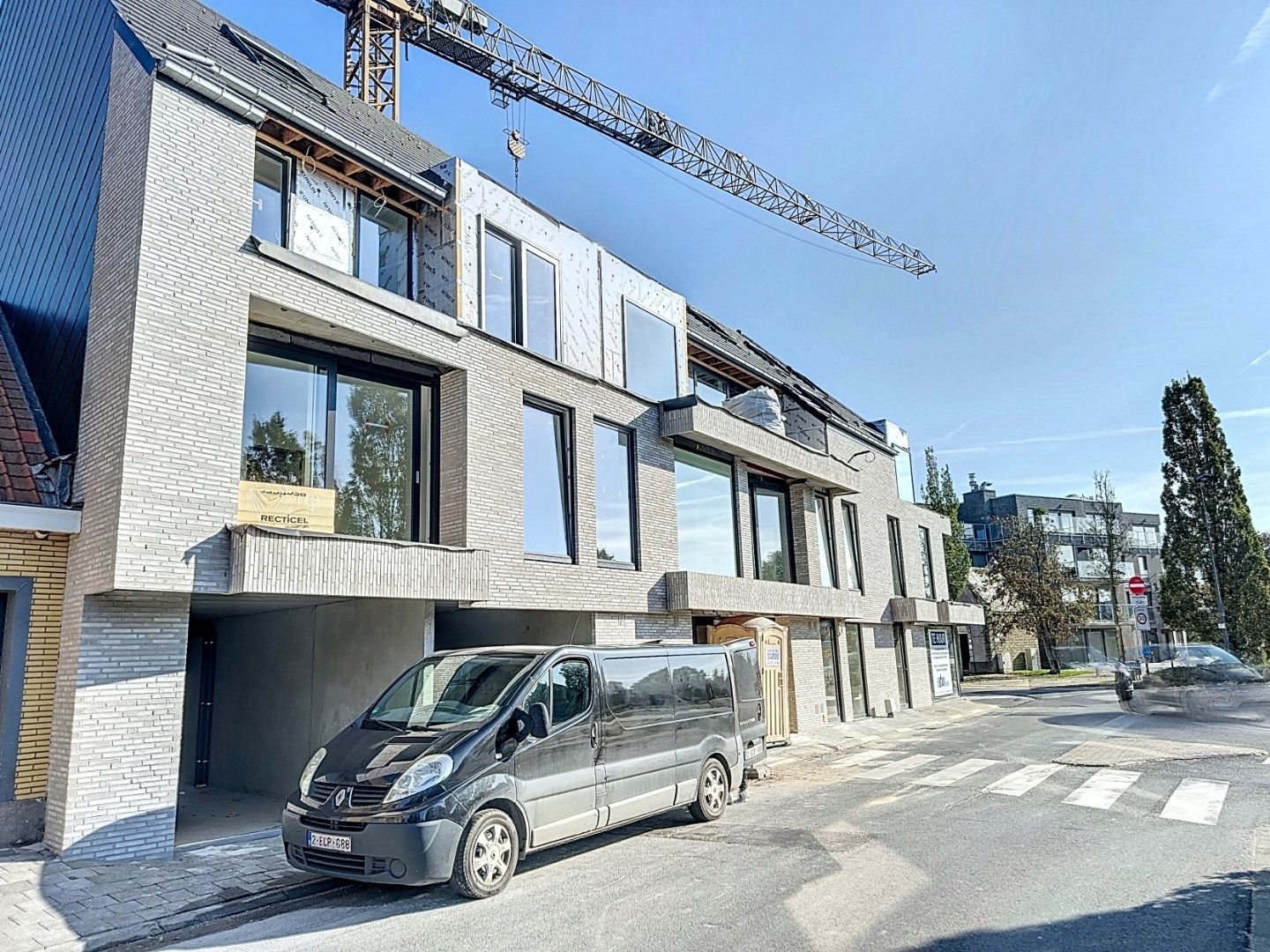 Uitzonderlijk ruime duplex met 2 slaapkamers en groot terras foto 2