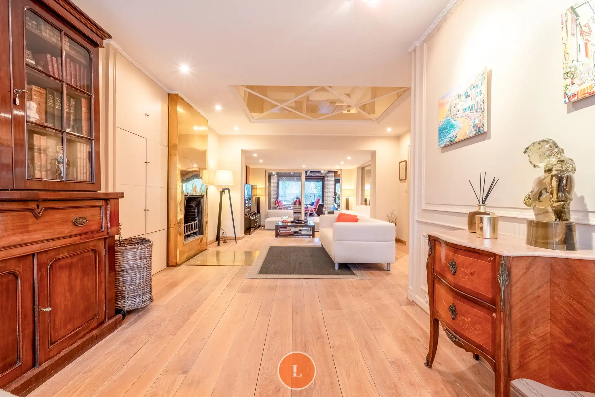 Statige villa met binnenzwembad, polyvalente ruimte en groene privacy foto 4