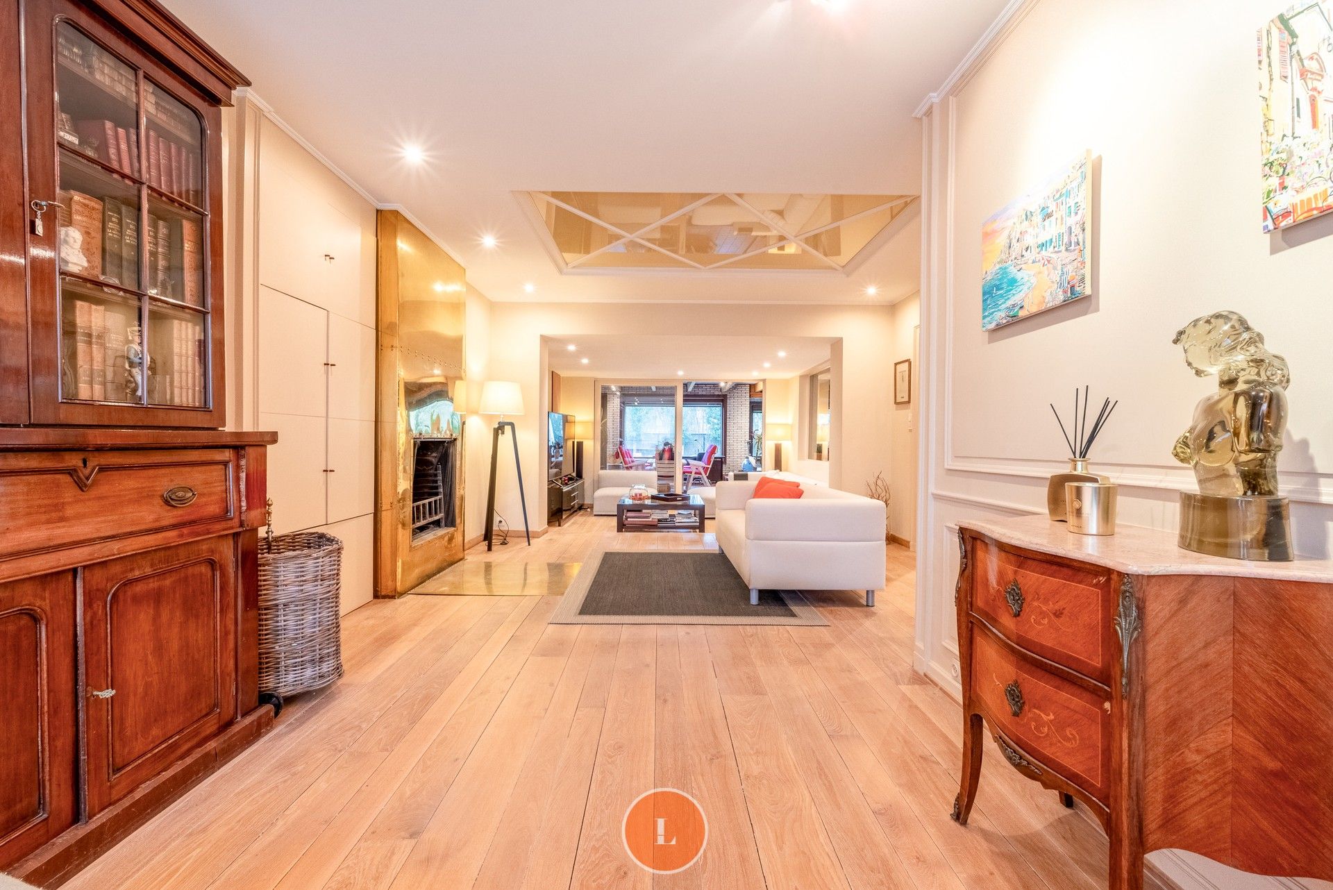 Statige villa met binnenzwembad, polyvalente ruimte en groene privacy foto 4