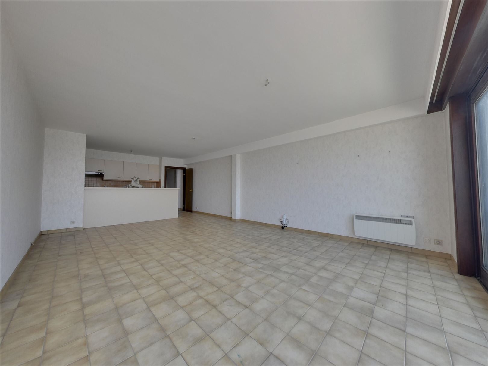 Te renoveren appartement met zeezicht! foto 3