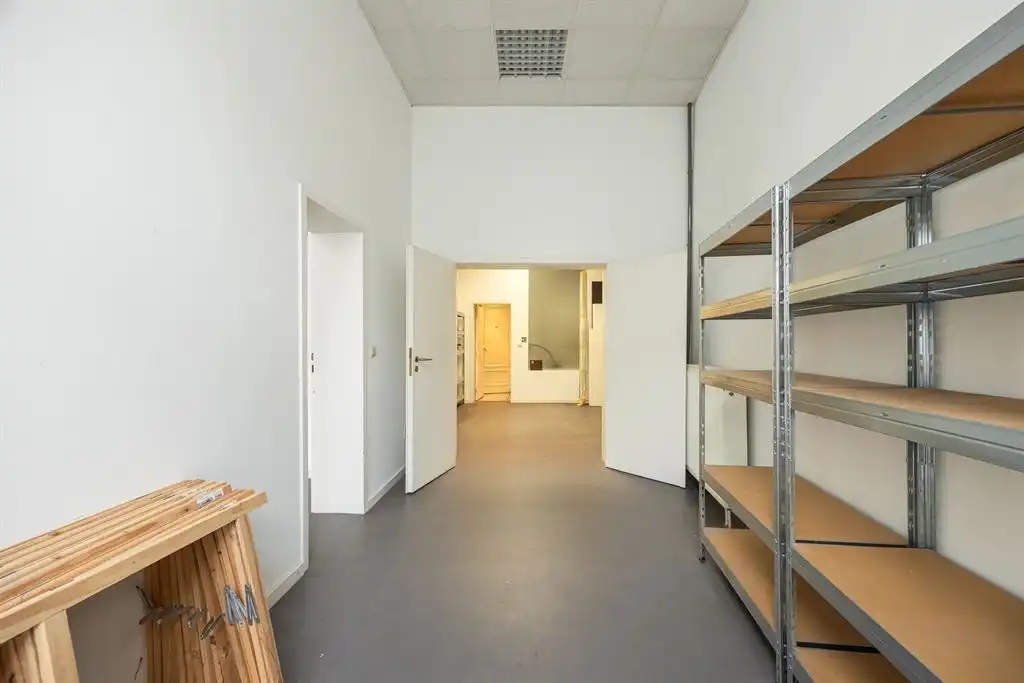 Handelsruimte met veel visibiliteit foto 6