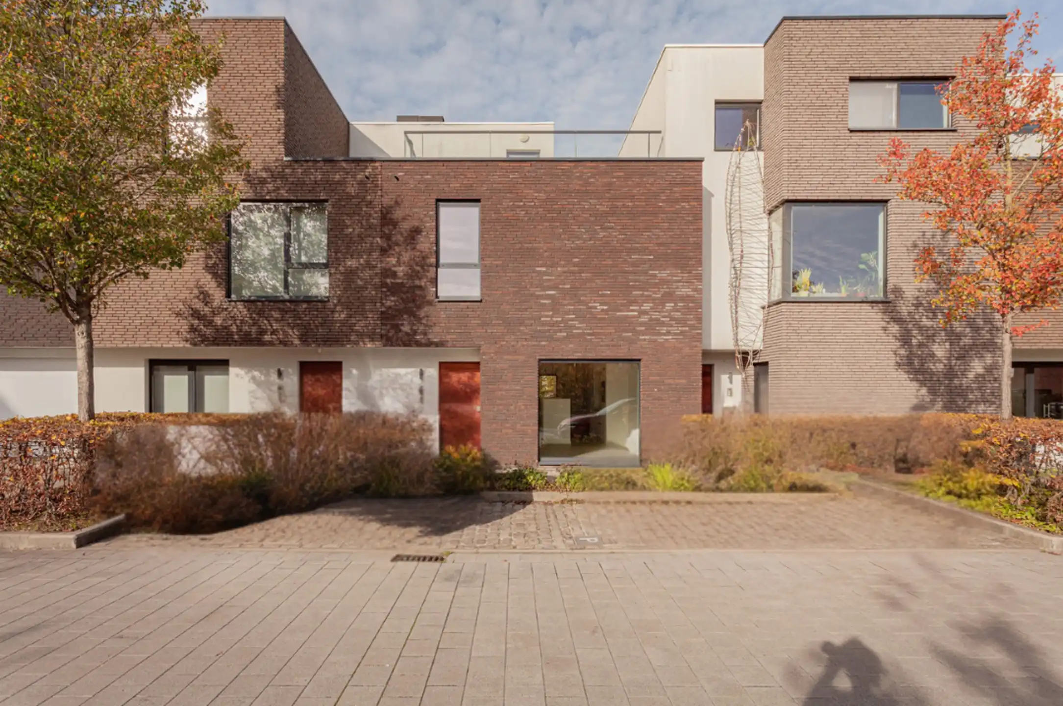 Recente woning met tuin, zonnig dakterras en staanplaats foto {{pictureIndex}}