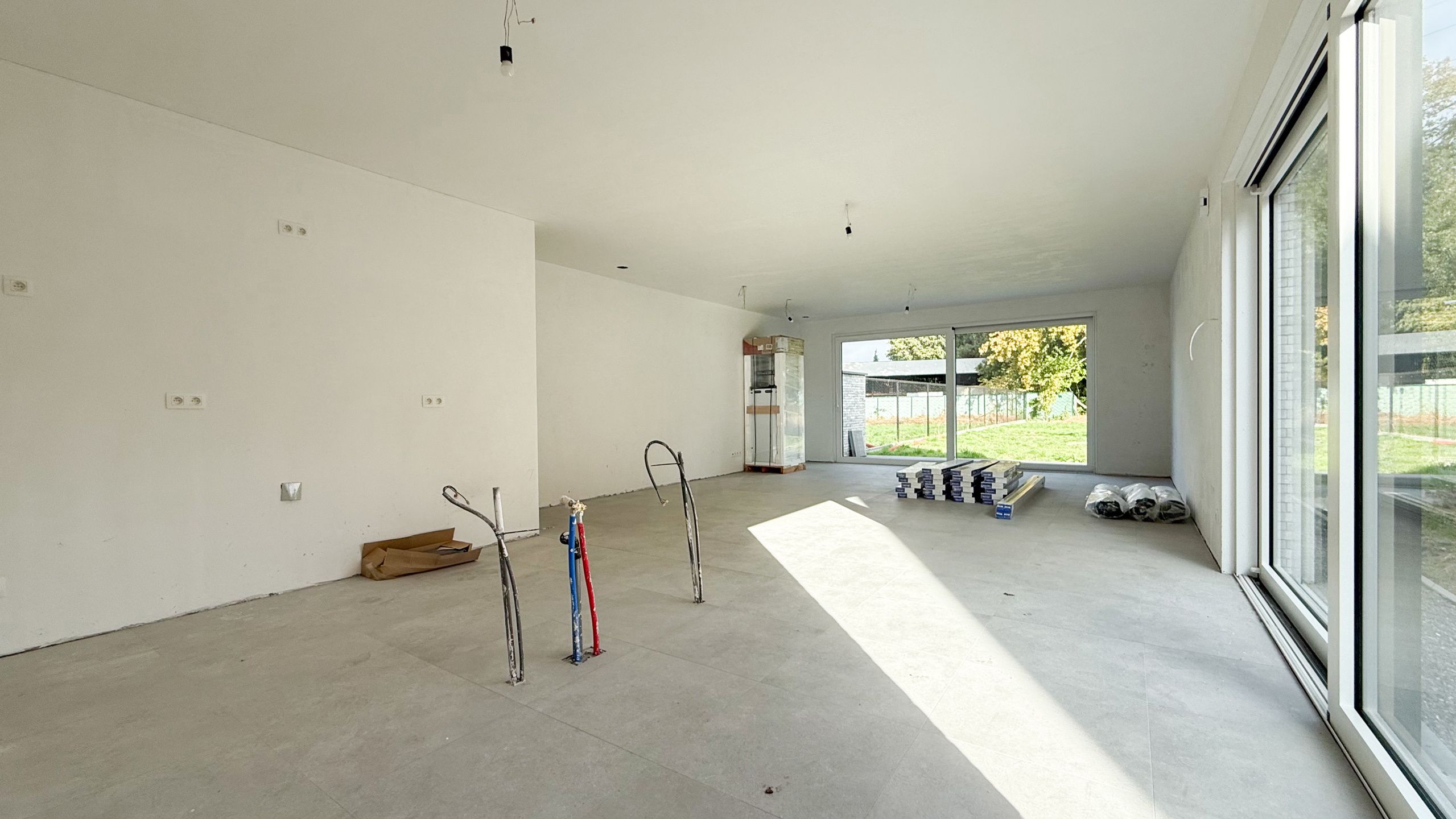 Nieuwbouwwoning (casco+) met 3 slpkms, terras en ruime tuin! foto 2