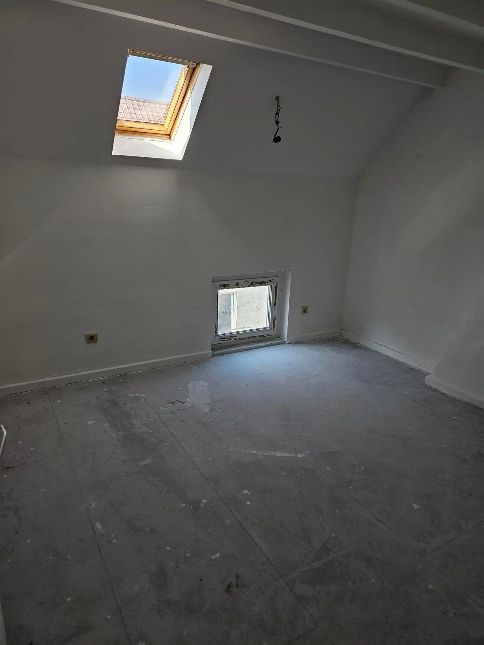 Centraal gelegen, op te frissen rijwoning met 4 slaapkamers. foto 11
