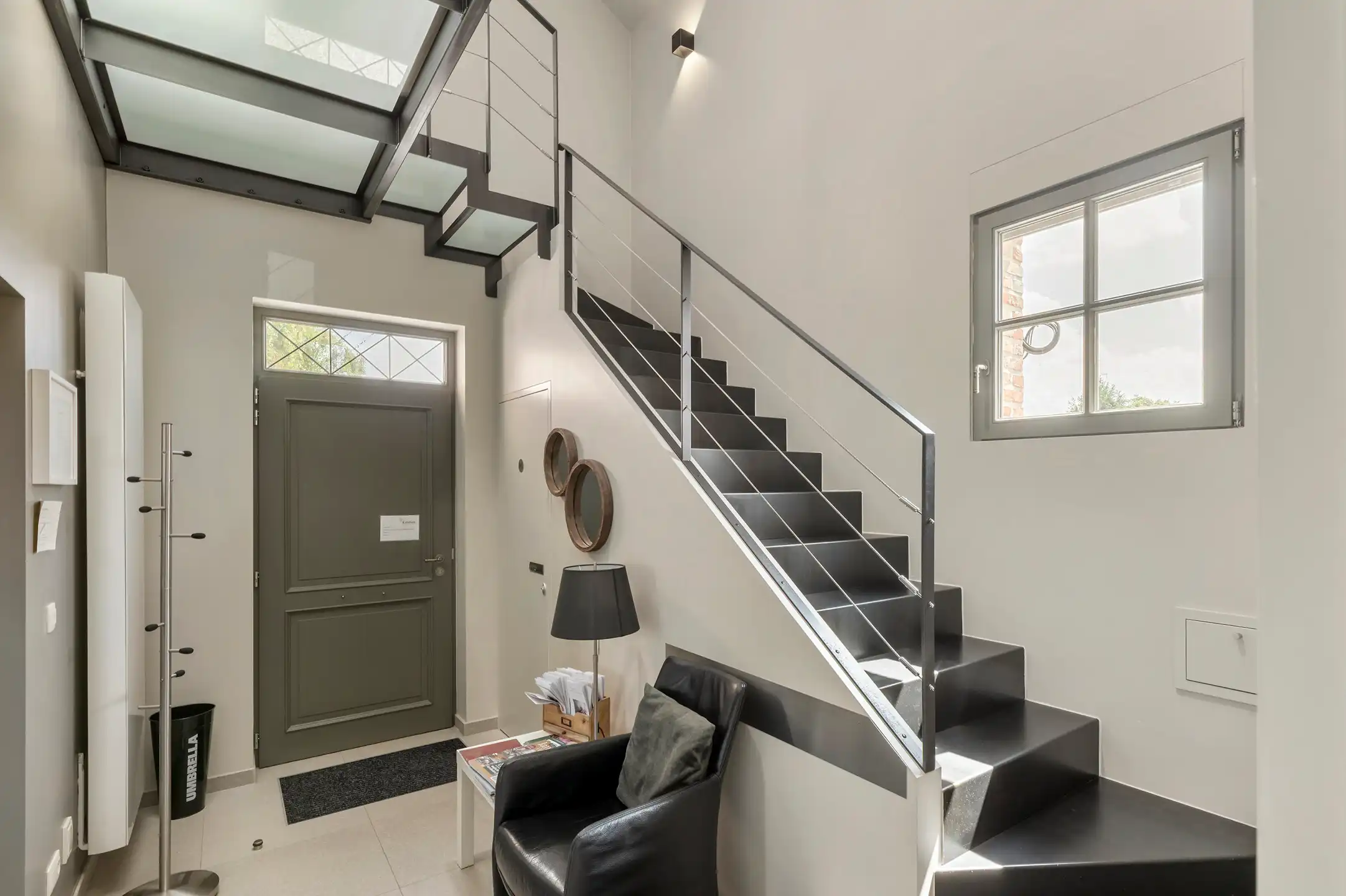 Volledig gerenoveerde woning met 5 slaapkamers, zwembad en prachtig aangelegde tuin op 1.643 m². foto 14