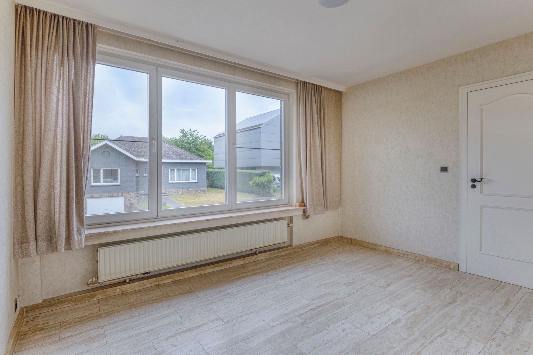 Residentieel gelegen villa met 4 slaapkamers en bureel foto 5
