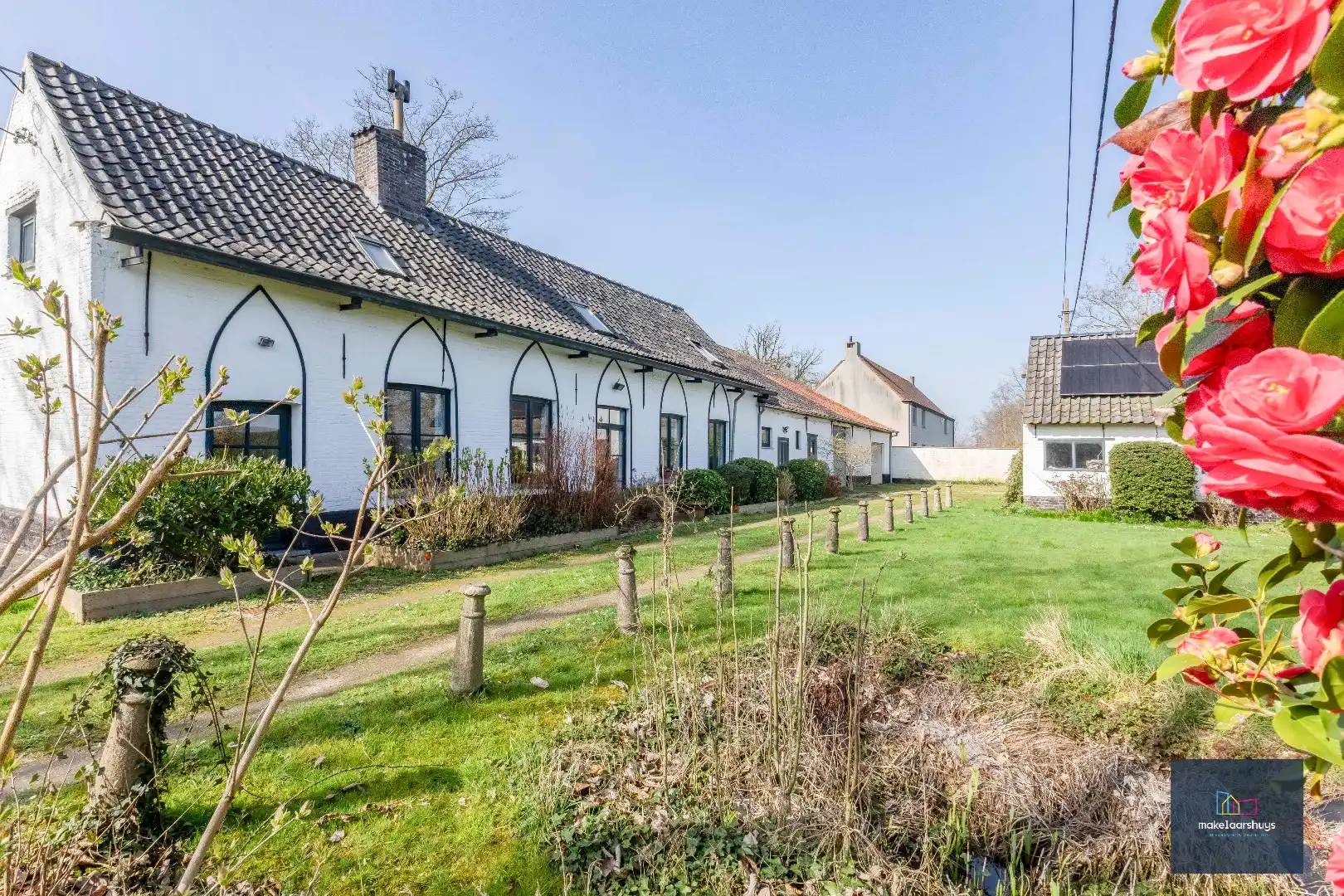 Unieke hovenierswoning op een perceel van 1 ha 18a 84ca foto 2