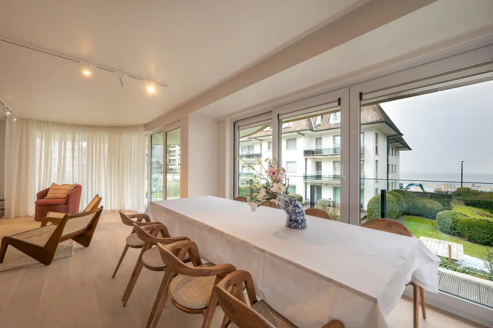 Appartement met zeezicht, gelegen in een villaresidentie in hartje Zoute. foto 7