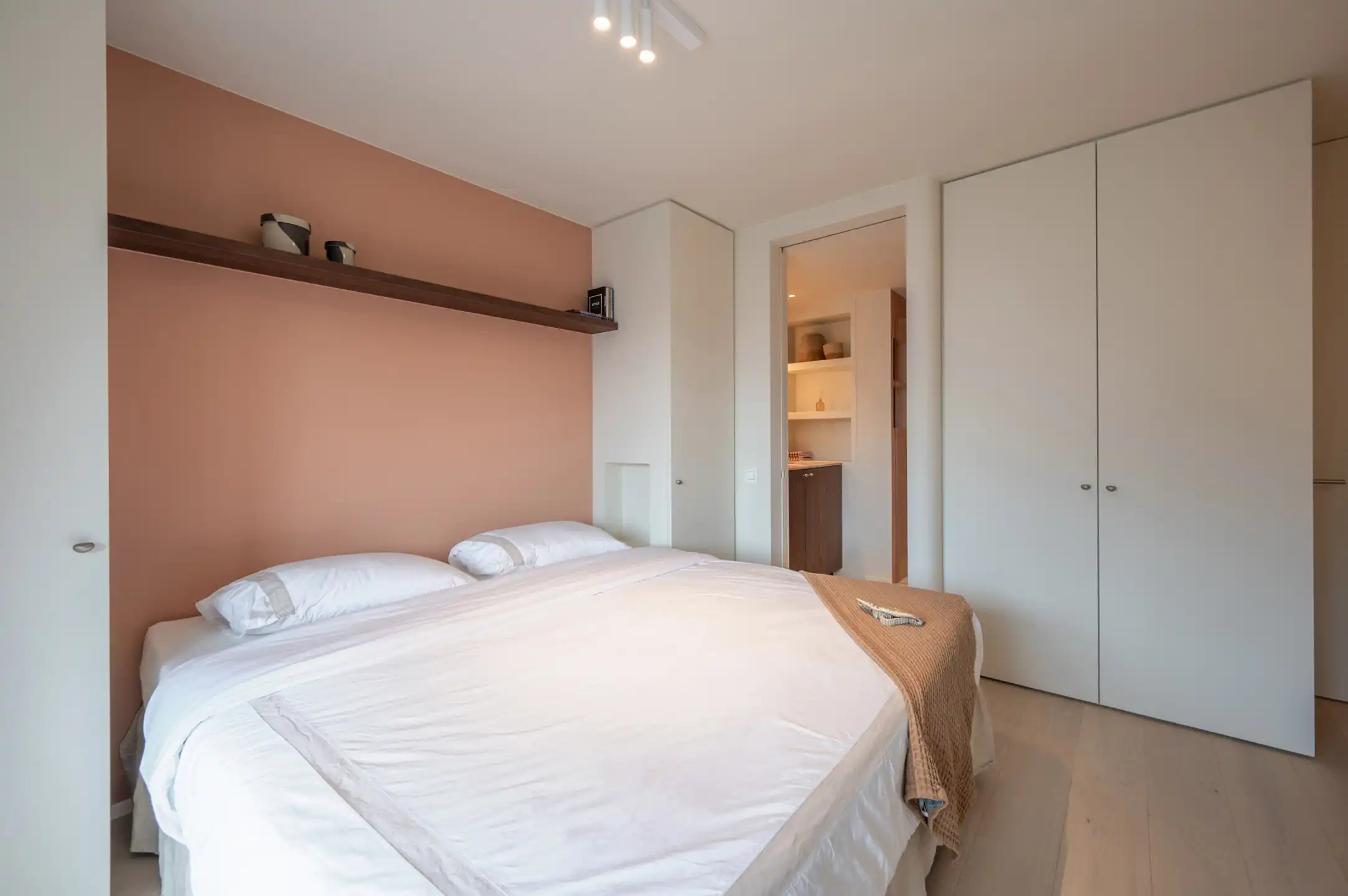 Lichtrijk gerenoveerd appartement op de Kustlaan in Knokke foto 13