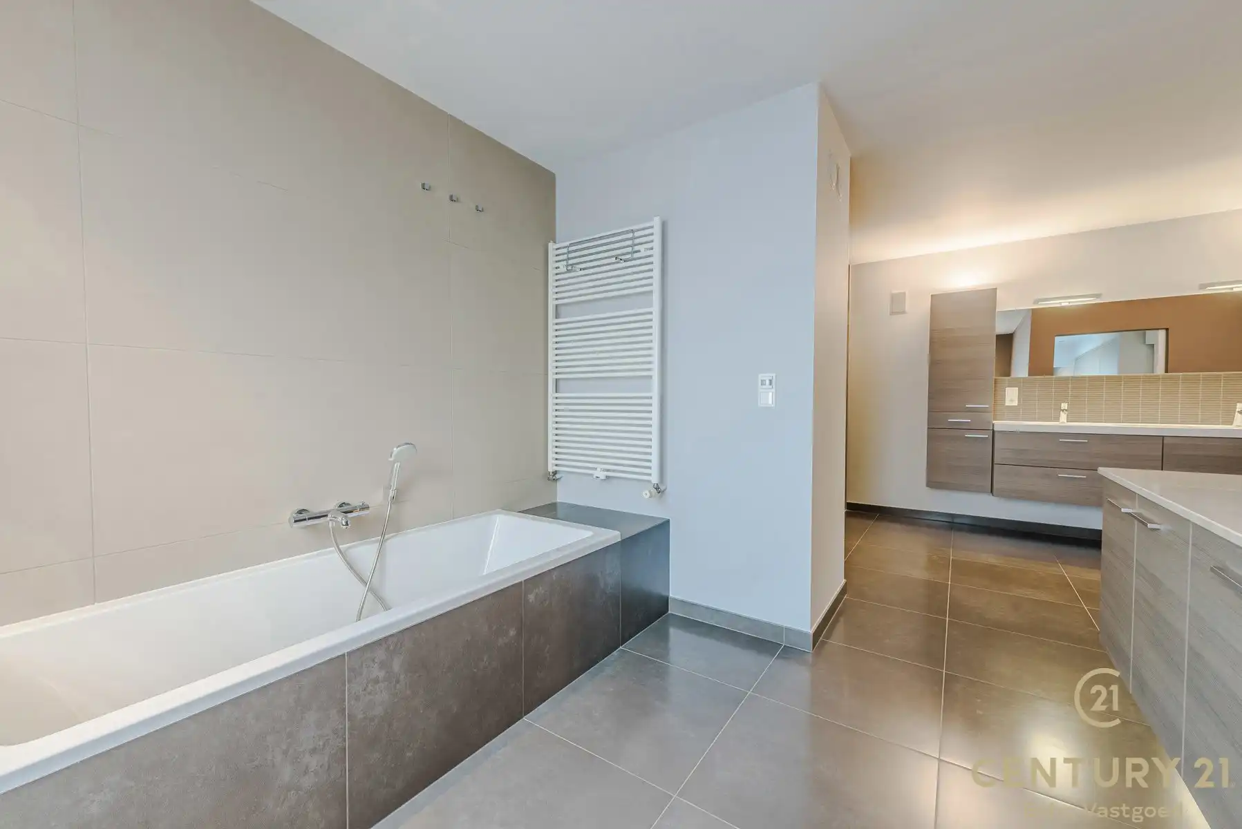 Luxe, ruime penthouse (192m²) met groot terras tegen het bos foto 23