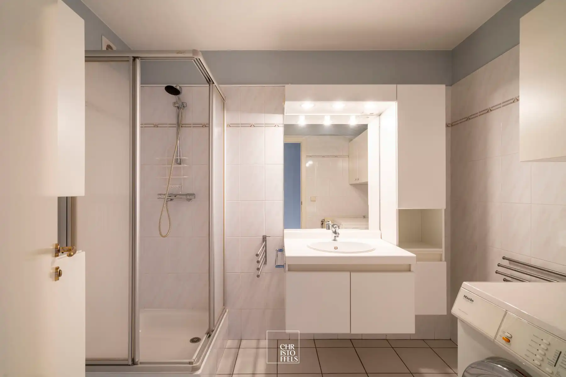 Riant appartement (239m²) met twee garageboxen in Lanaken-centrum! foto 16