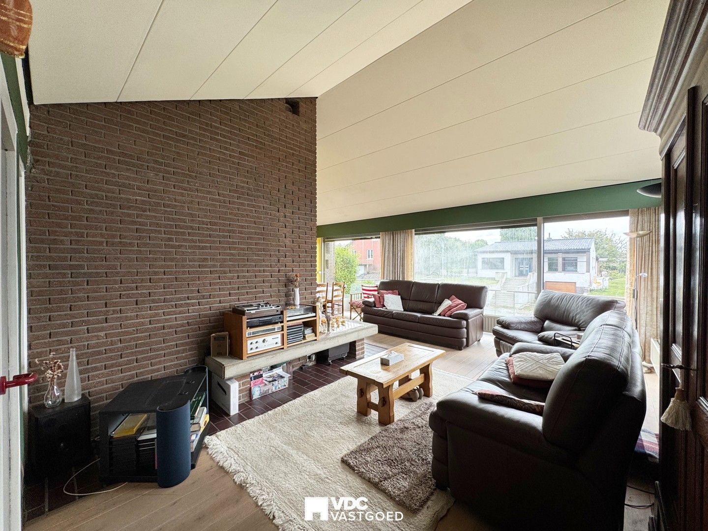 Ruime open bebouwing met prachtige tuin en 4 slaapkamers! foto 3