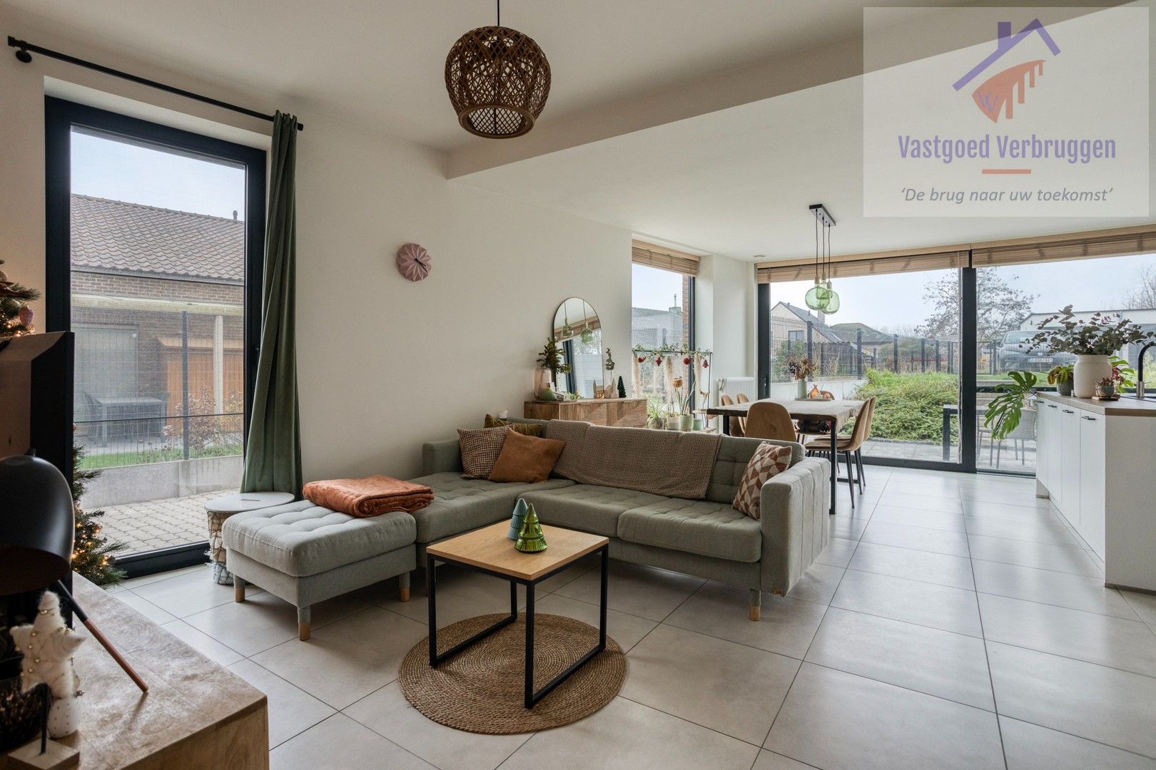 Recent gelijkvloers appartement met terras en tuin foto {{pictureIndex}}