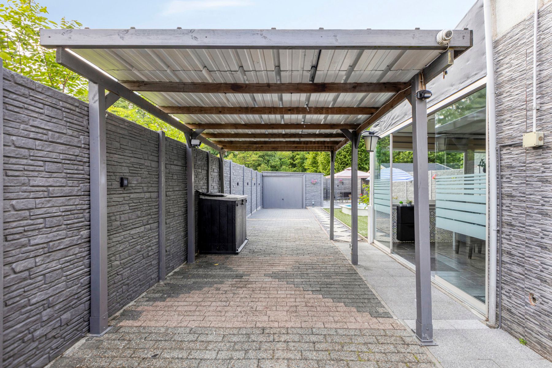 Gerenoveerde woning met 4 slaapkamers, veranda en zwembad. foto 28