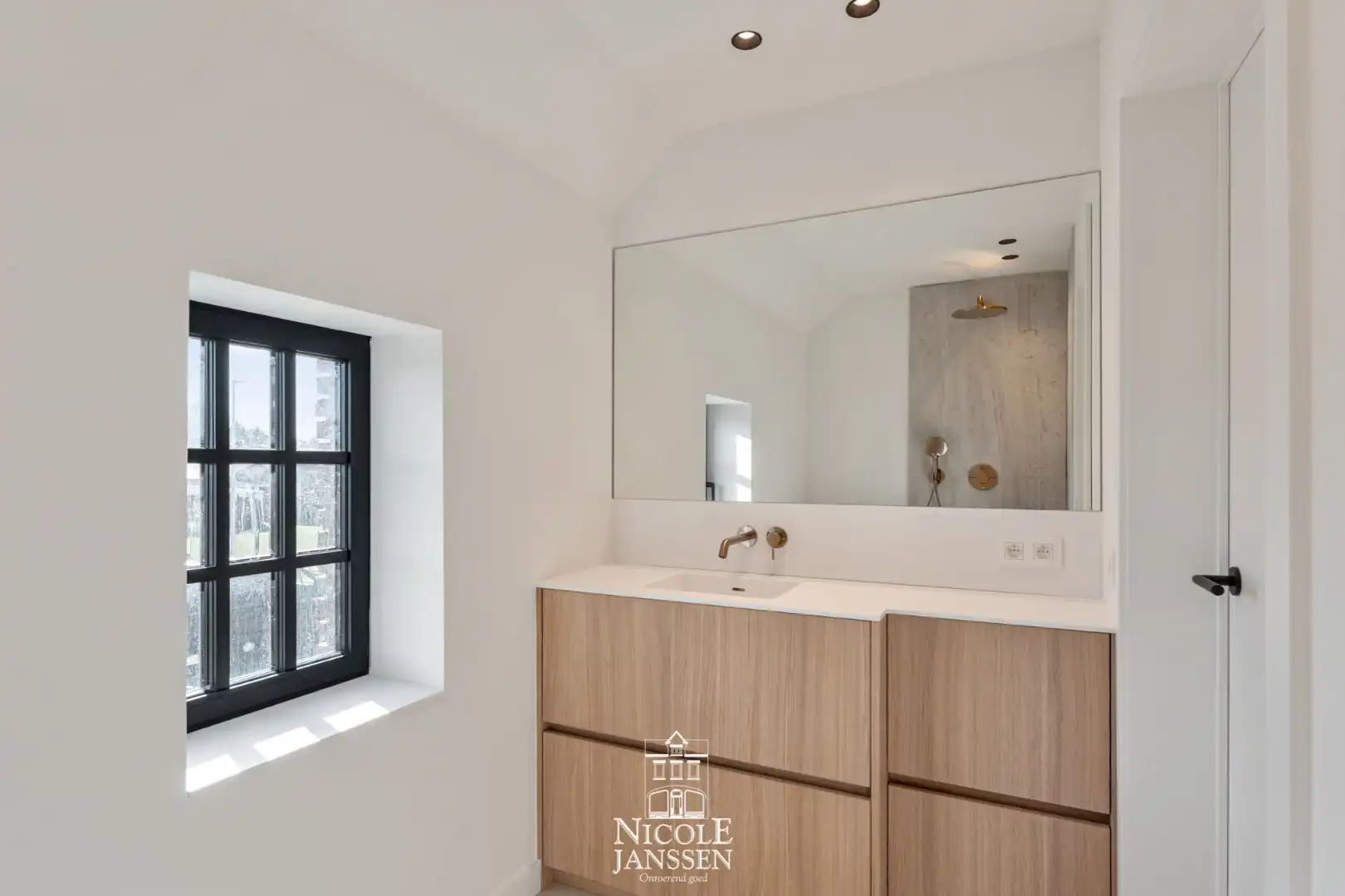 Nieuwbouwwoning van 216m² foto 16