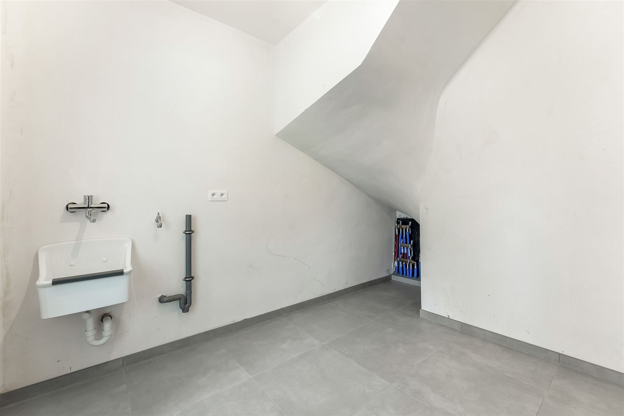 VOLLEDIG AFGEWERKTE NIEUWBOUWWONING IN DOODLOPENDE STRAAT foto 22